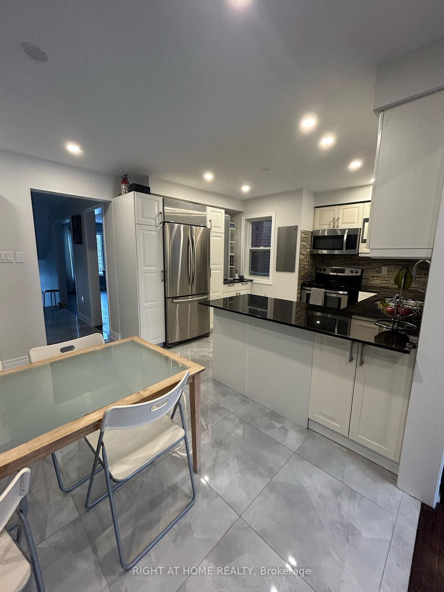 Photo 3 of 59 Sassafras Circle, Vaughan, Patterson — HOMEH