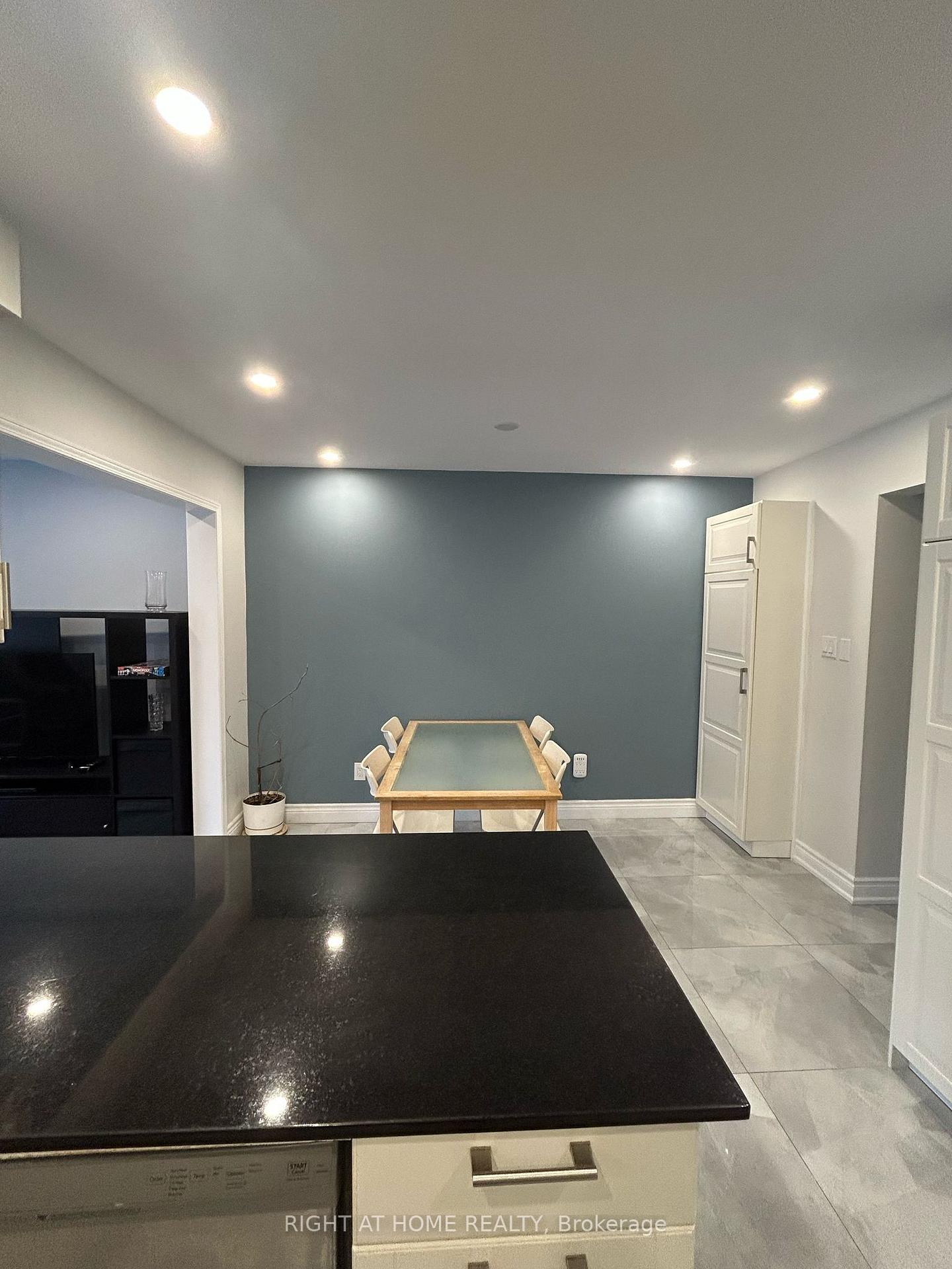 Photo 4 of 59 Sassafras Circle, Vaughan, Patterson — HOMEH