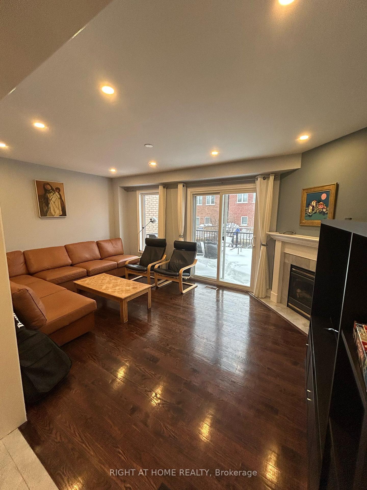 Photo 5 of 59 Sassafras Circle, Vaughan, Patterson — HOMEH