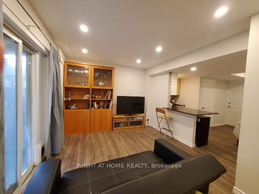 Photo 25 of 59 Sassafras Circle, Vaughan, Patterson — HOMEH