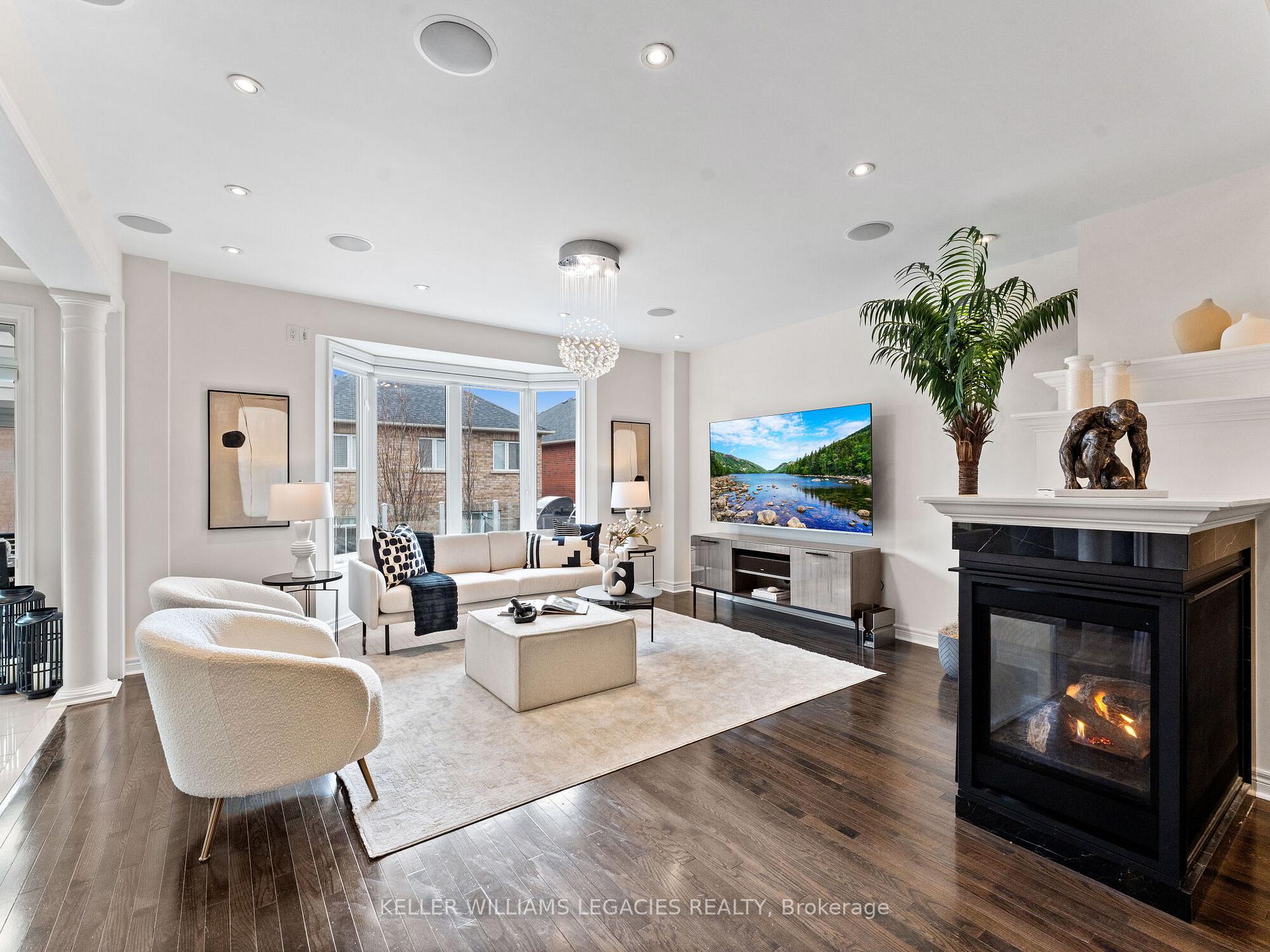 Photo 10 of 31 Chayna Crescent, Vaughan, Patterson — HOMEH