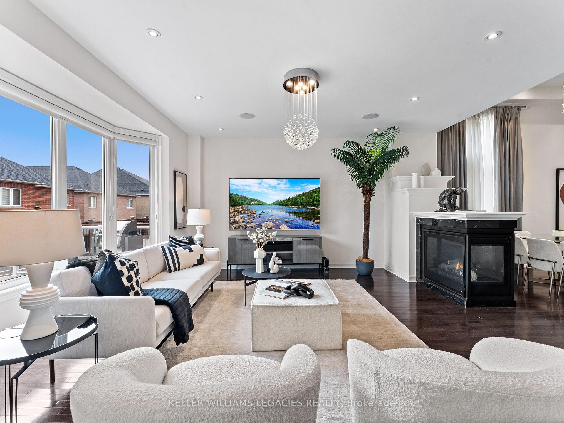 Photo 13 of 31 Chayna Crescent, Vaughan, Patterson — HOMEH