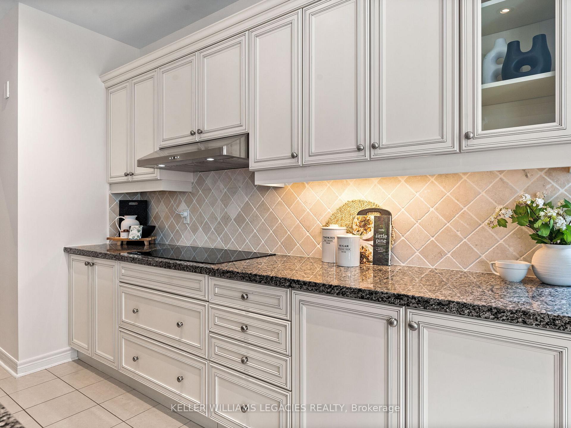 Photo 16 of 31 Chayna Crescent, Vaughan, Patterson — HOMEH