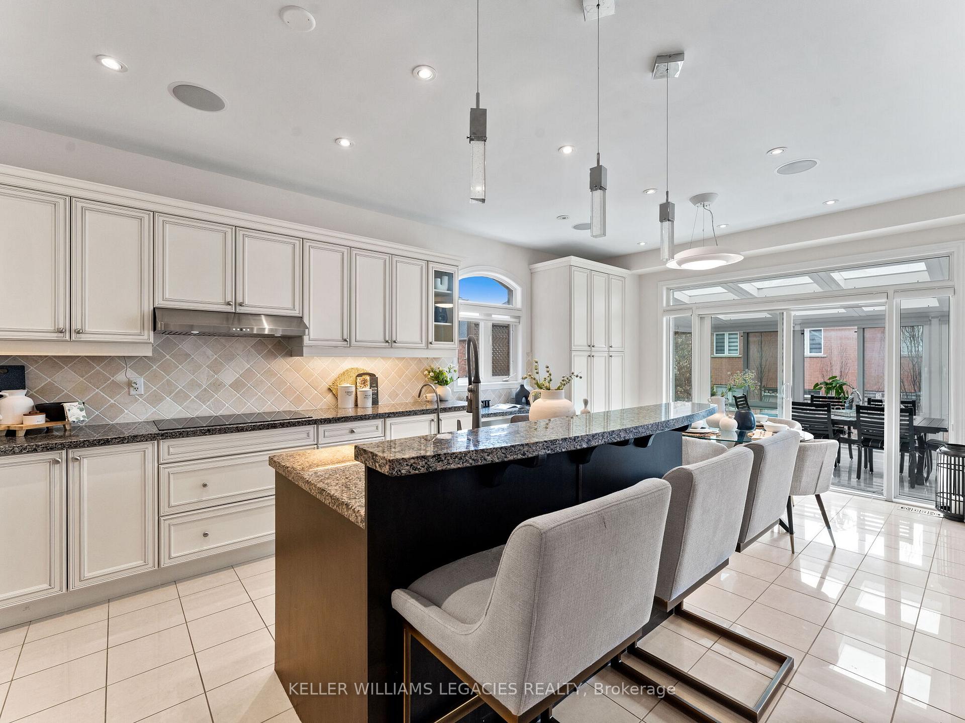 Photo 18 of 31 Chayna Crescent, Vaughan, Patterson — HOMEH