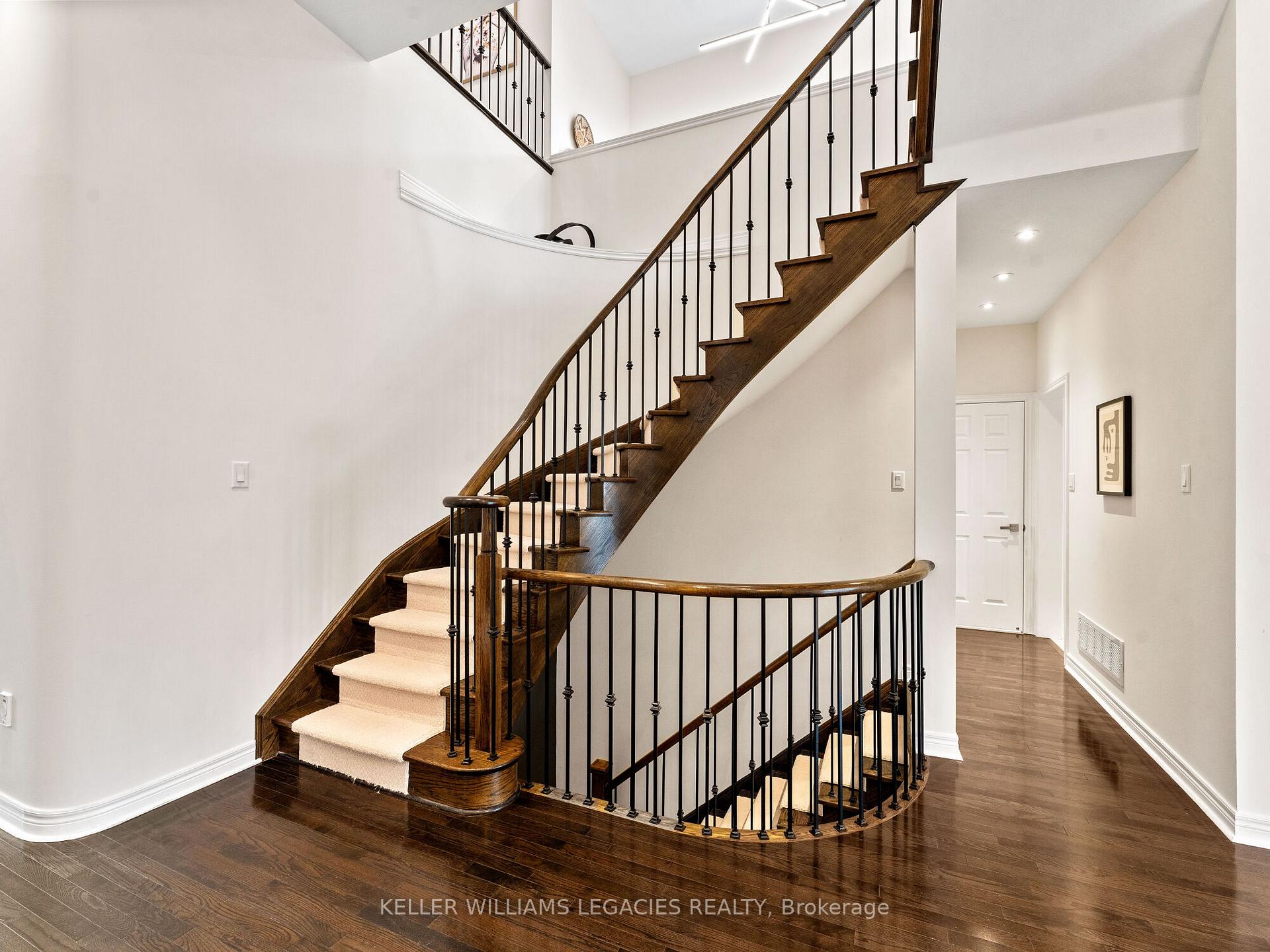 Photo 24 of 31 Chayna Crescent, Vaughan, Patterson — HOMEH