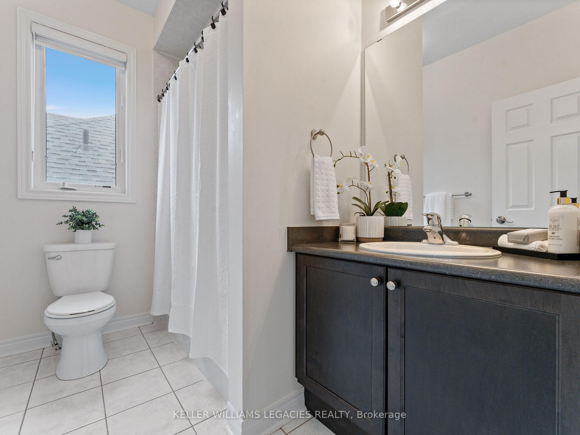 Photo 33 of 31 Chayna Crescent, Vaughan, Patterson — HOMEH