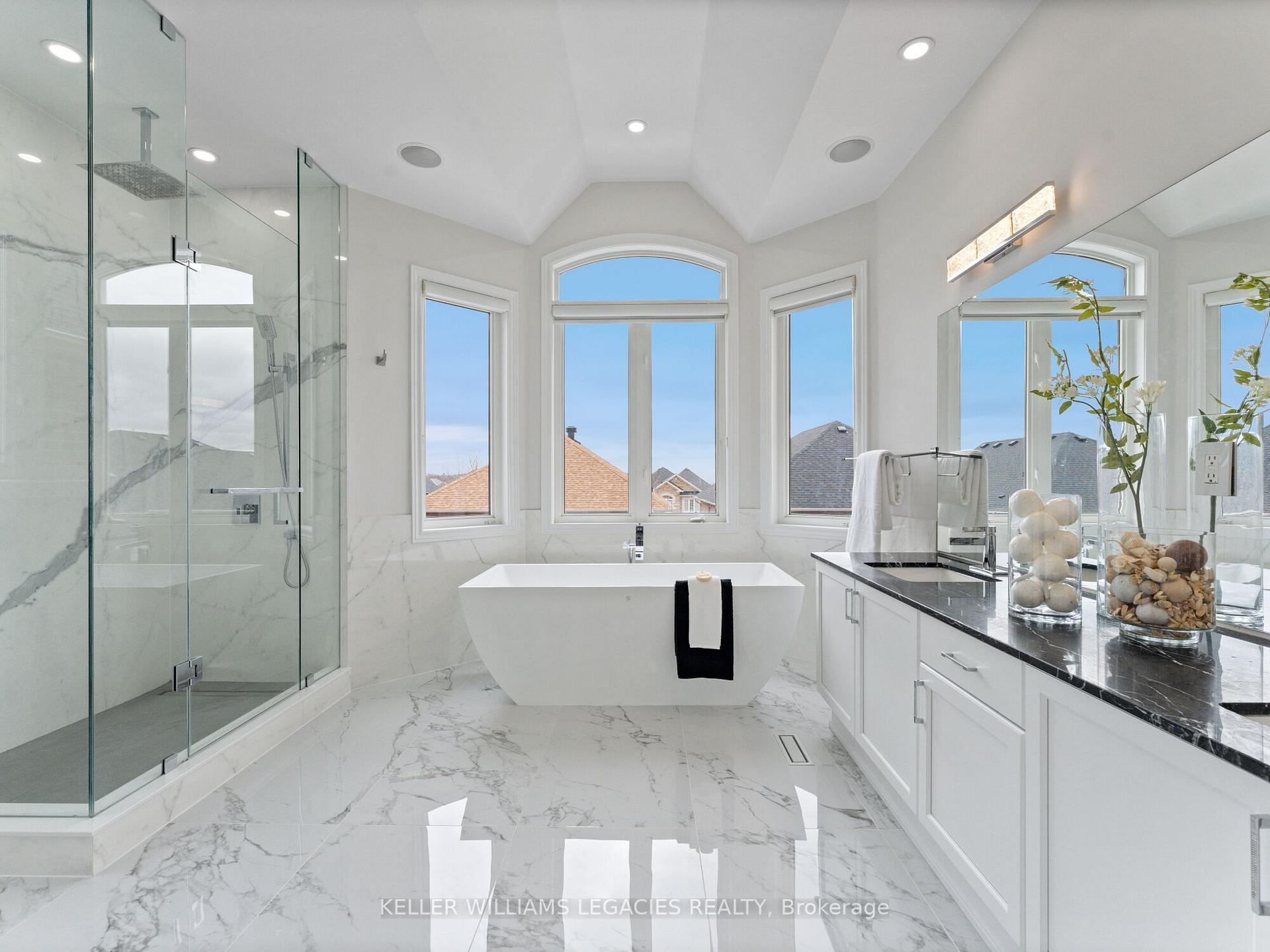 Photo 36 of 31 Chayna Crescent, Vaughan, Patterson — HOMEH