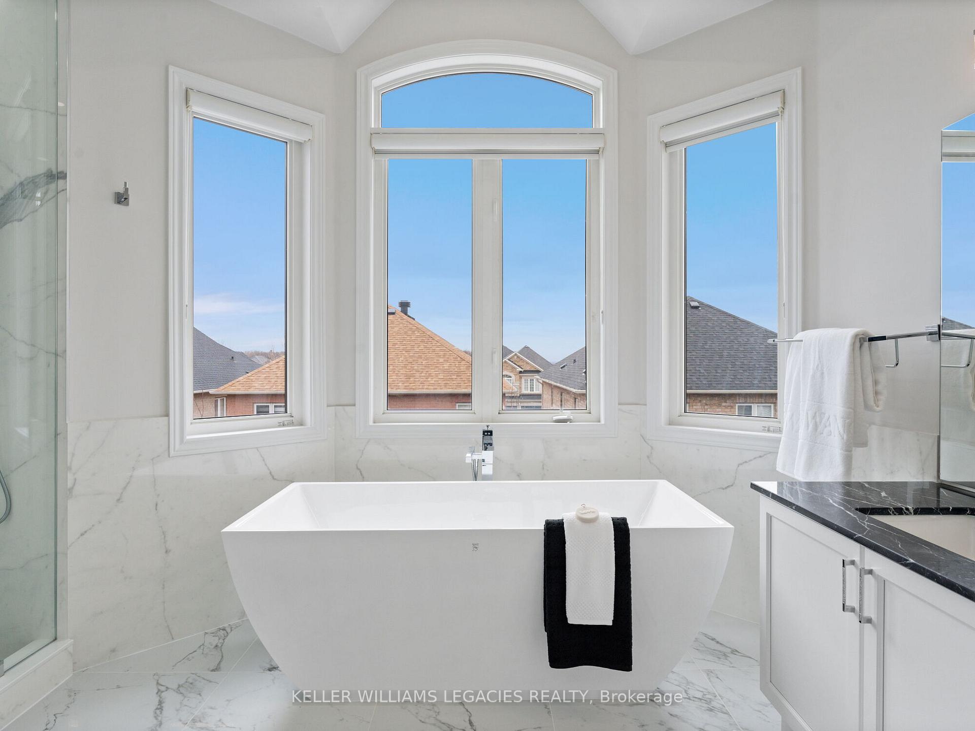 Photo 37 of 31 Chayna Crescent, Vaughan, Patterson — HOMEH