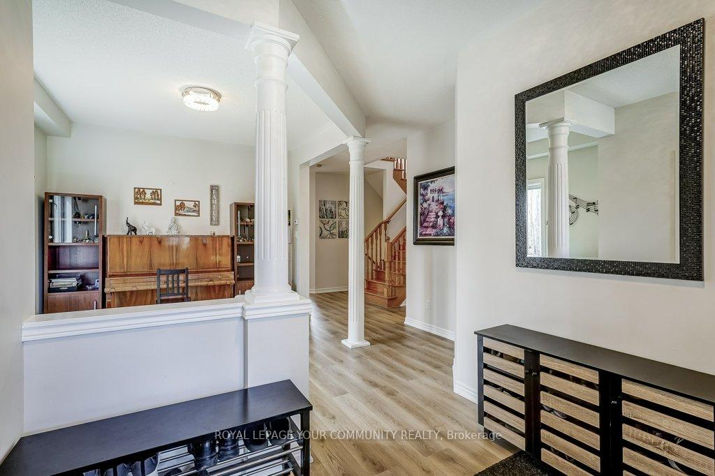 Photo 3 of 81 Logwood Drive, Vaughan, Maple — HOMEH
