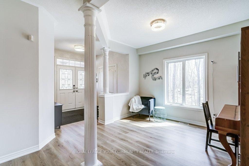 Photo 5 of 81 Logwood Drive, Vaughan, Maple — HOMEH