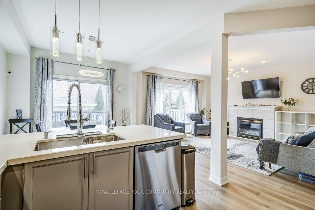 Photo 8 of 81 Logwood Drive, Vaughan, Maple — HOMEH