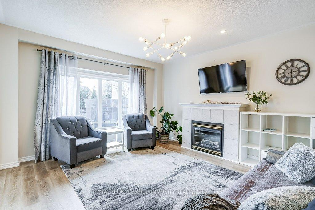 Photo 10 of 81 Logwood Drive, Vaughan, Maple — HOMEH