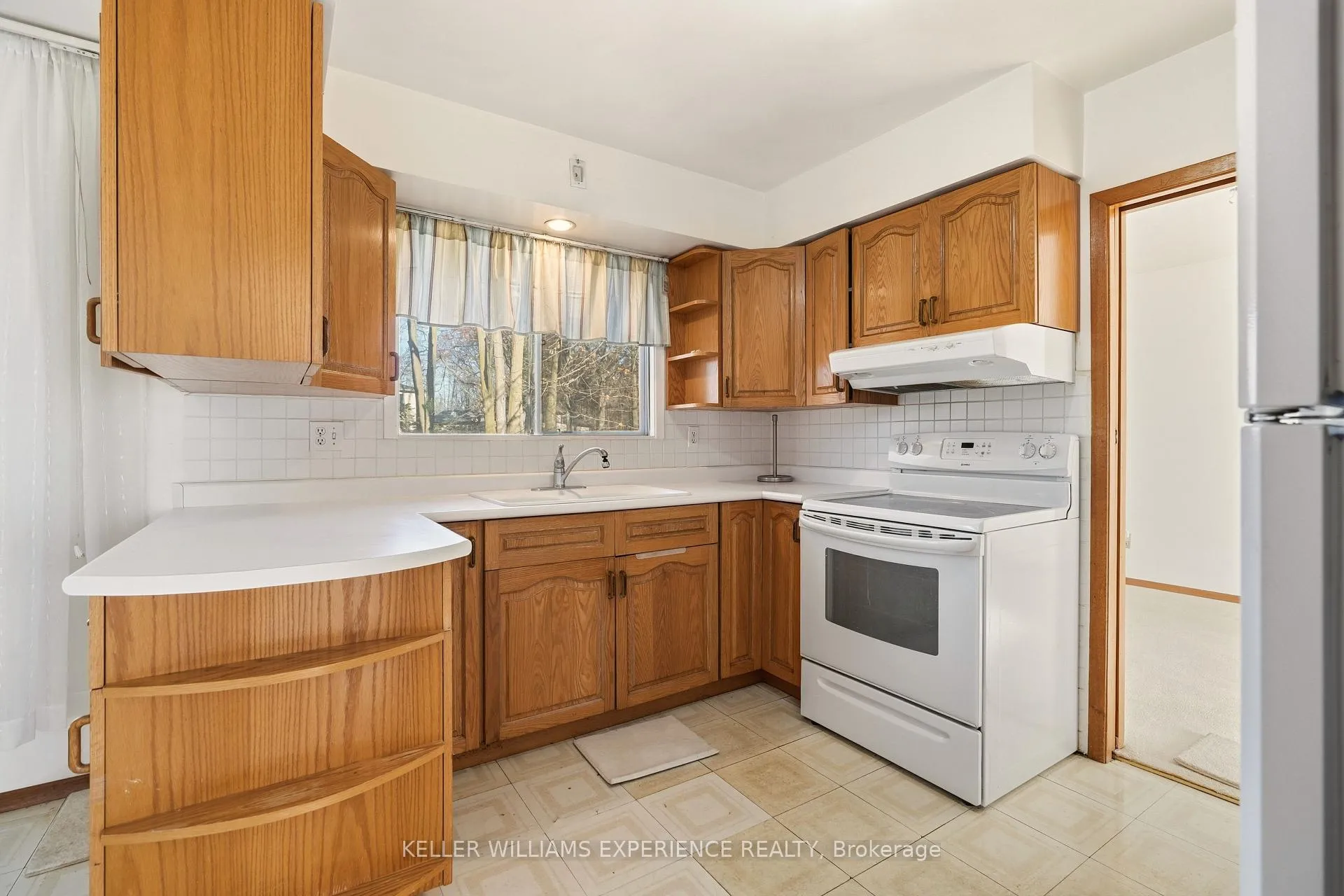 Photo 14 of 48 Cundles Road E, Barrie, Cundles East — HOMEH