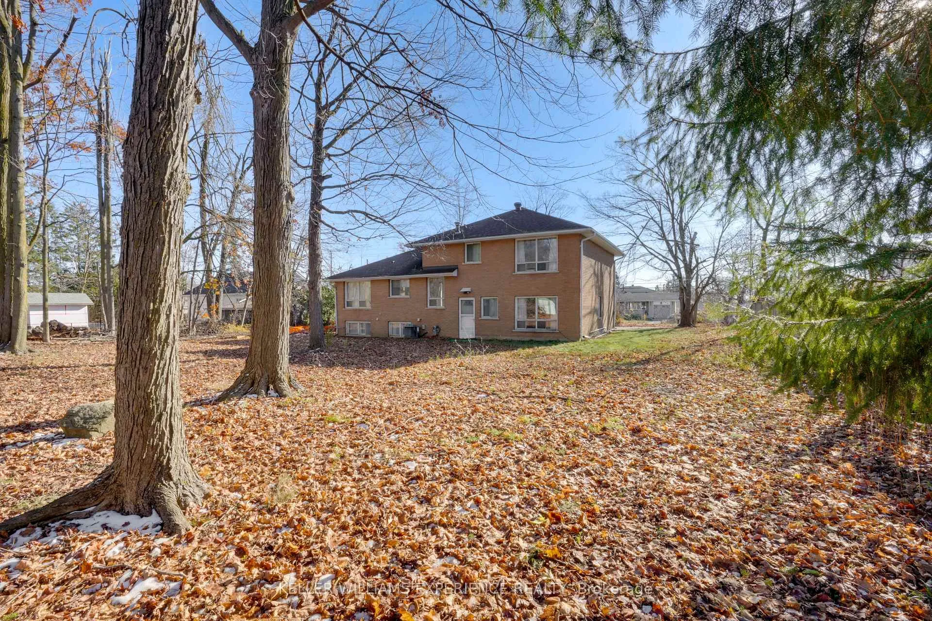 Photo 38 of 48 Cundles Road E, Barrie, Cundles East — HOMEH