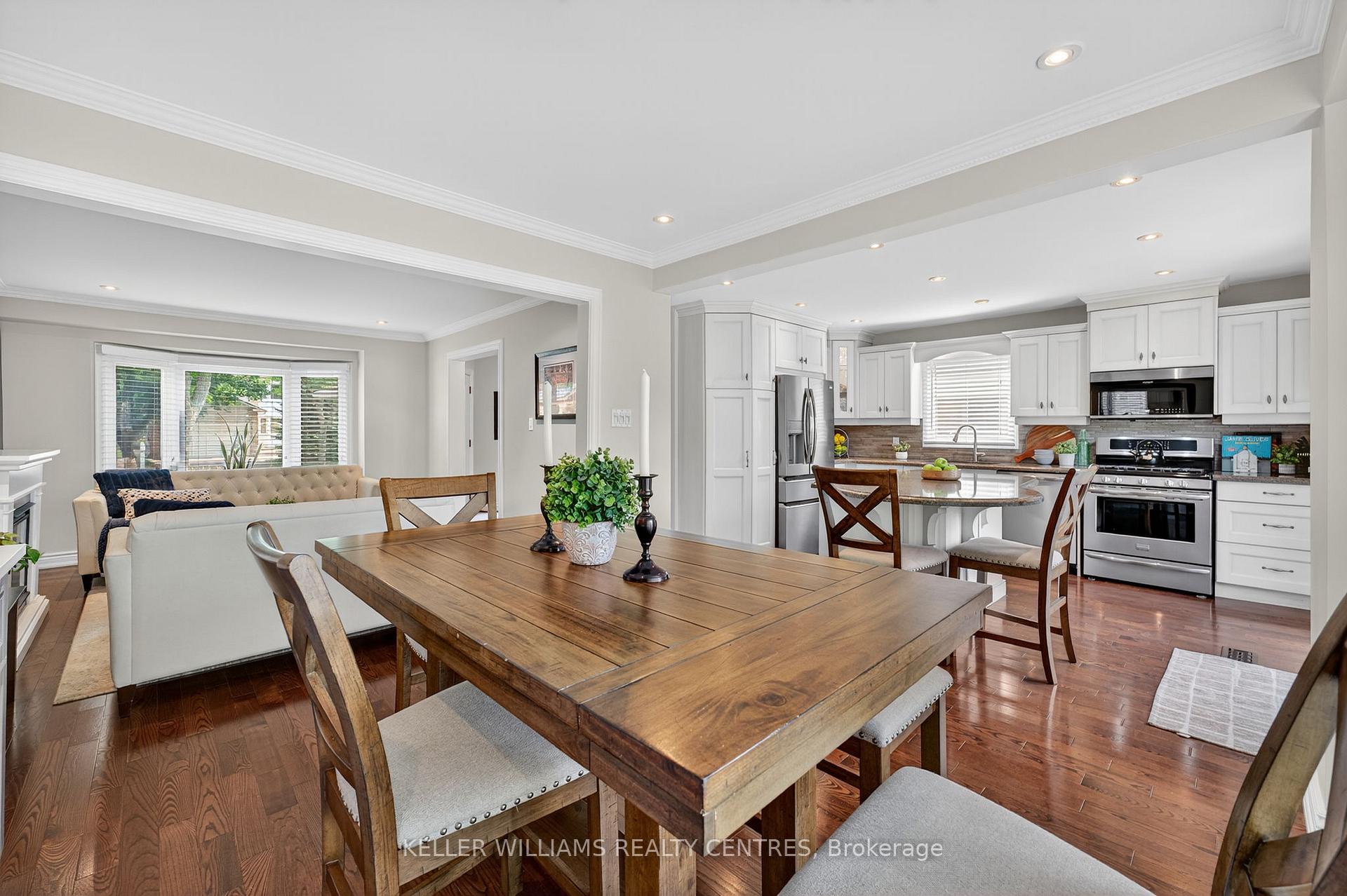 Photo 12 of 42 Buchanan Crescent, Aurora, Aurora Village — HOMEH