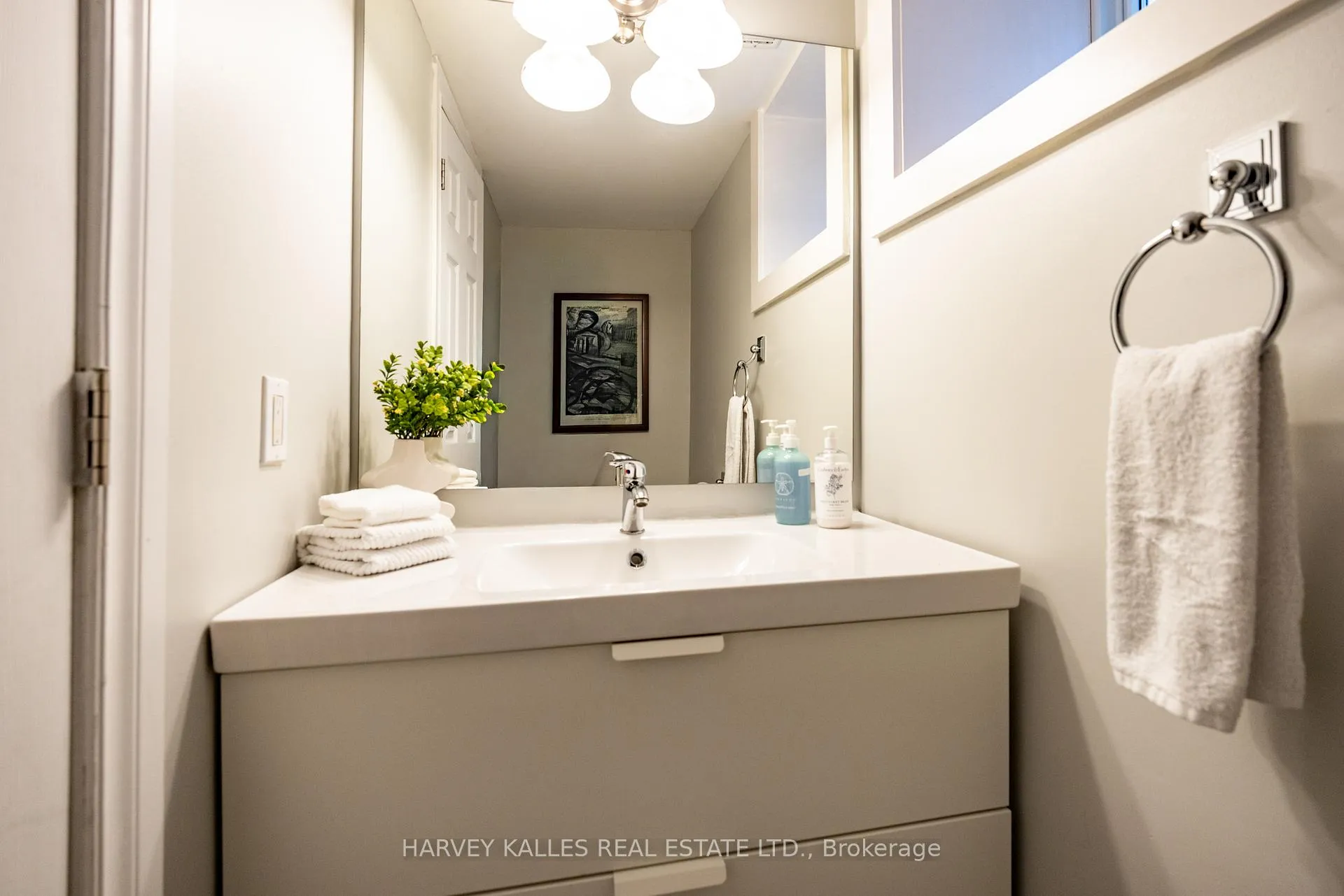 Photo 42 of 253 Broadway Avenue, Toronto, Mount Pleasant East — HOMEH