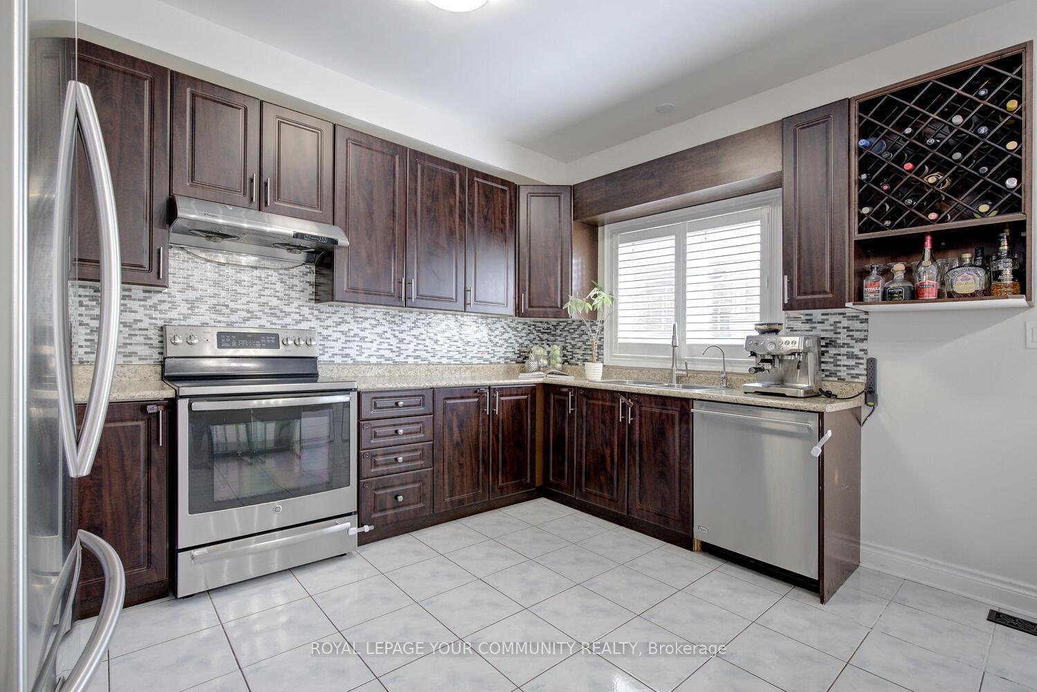 Photo 20 of 164 Chayna Crescent, Vaughan, Patterson — HOMEH