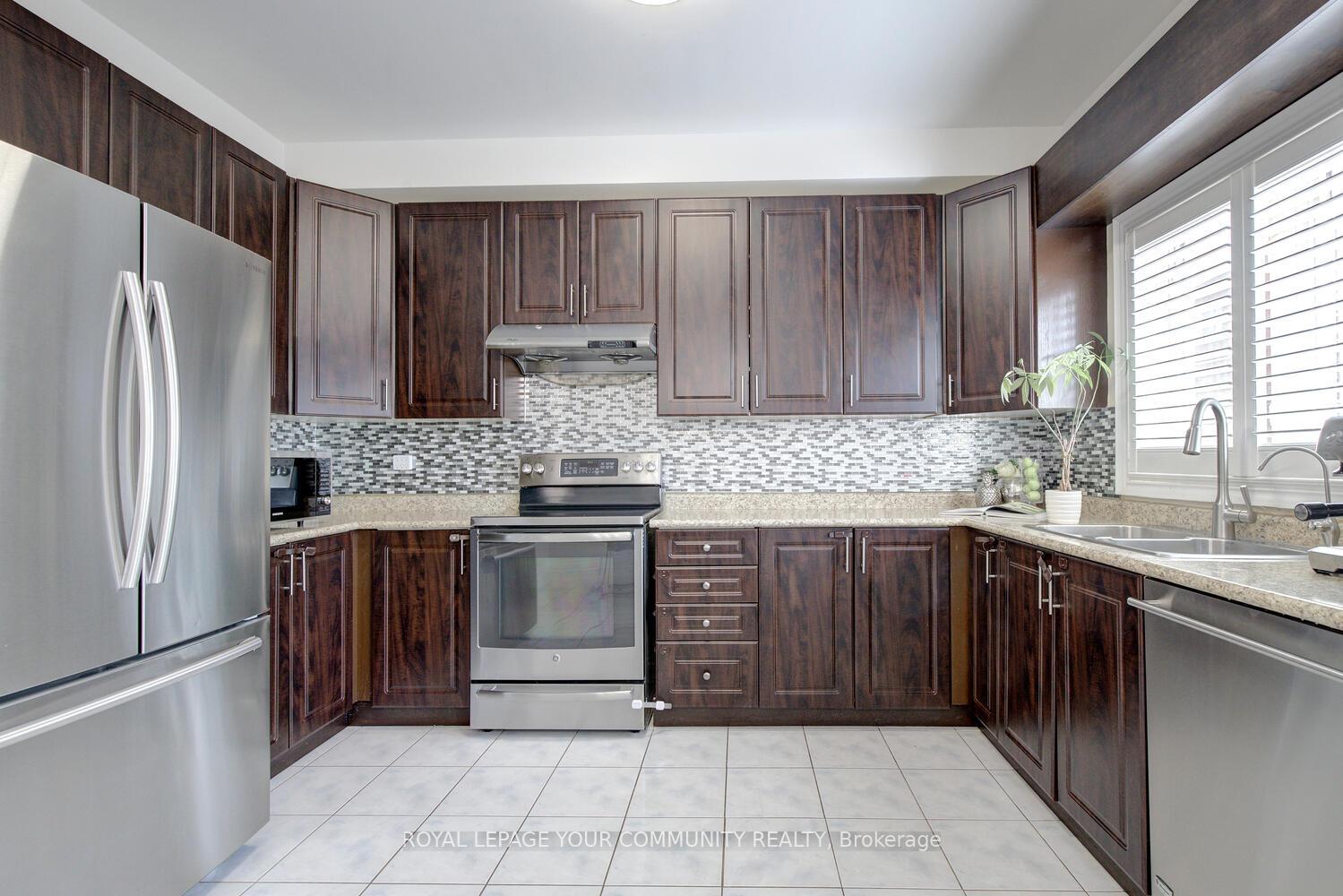 Photo 24 of 164 Chayna Crescent, Vaughan, Patterson — HOMEH