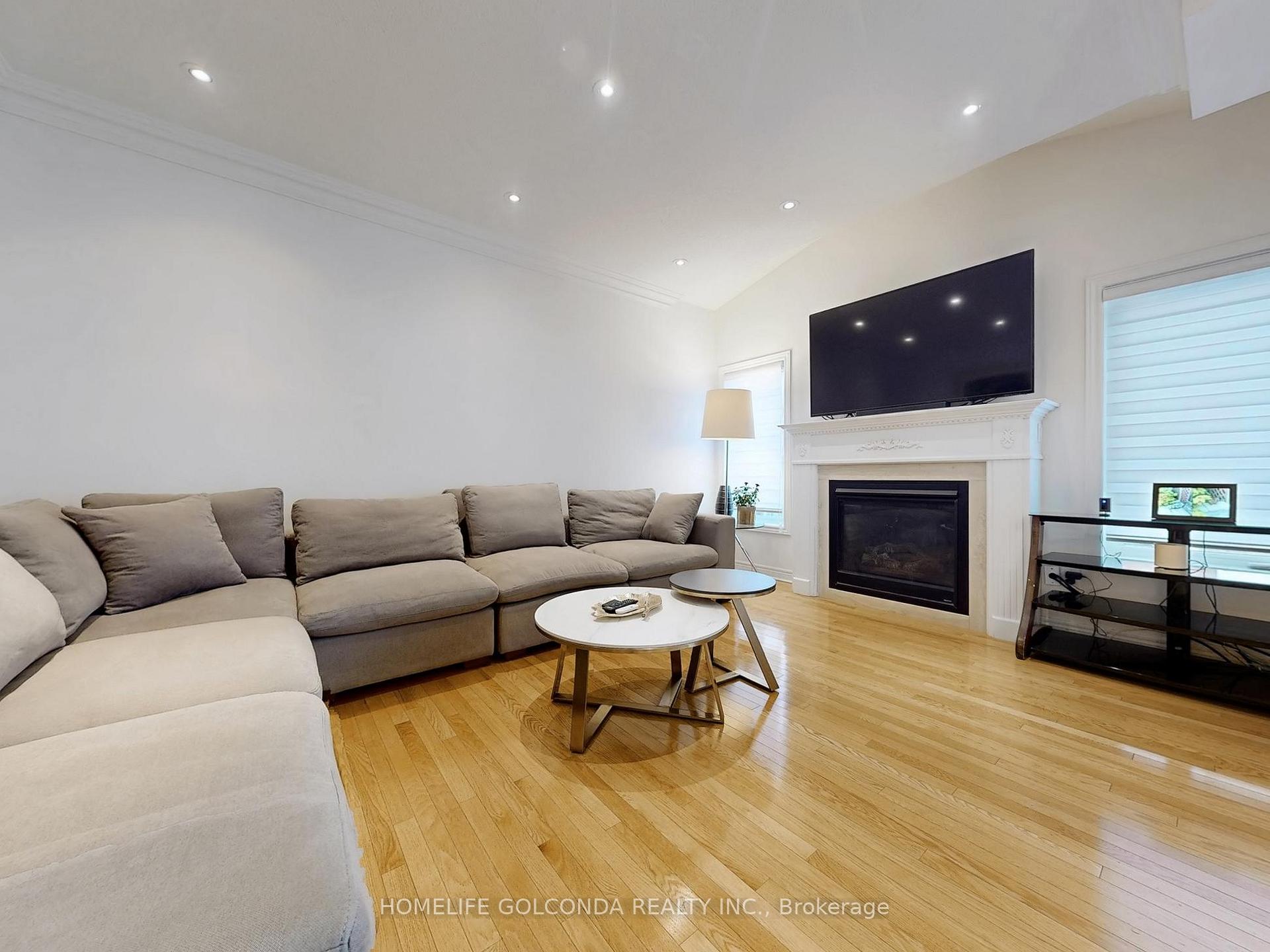 Photo 3 of 12 White Spruce Crescent, Vaughan, Patterson — HOMEH