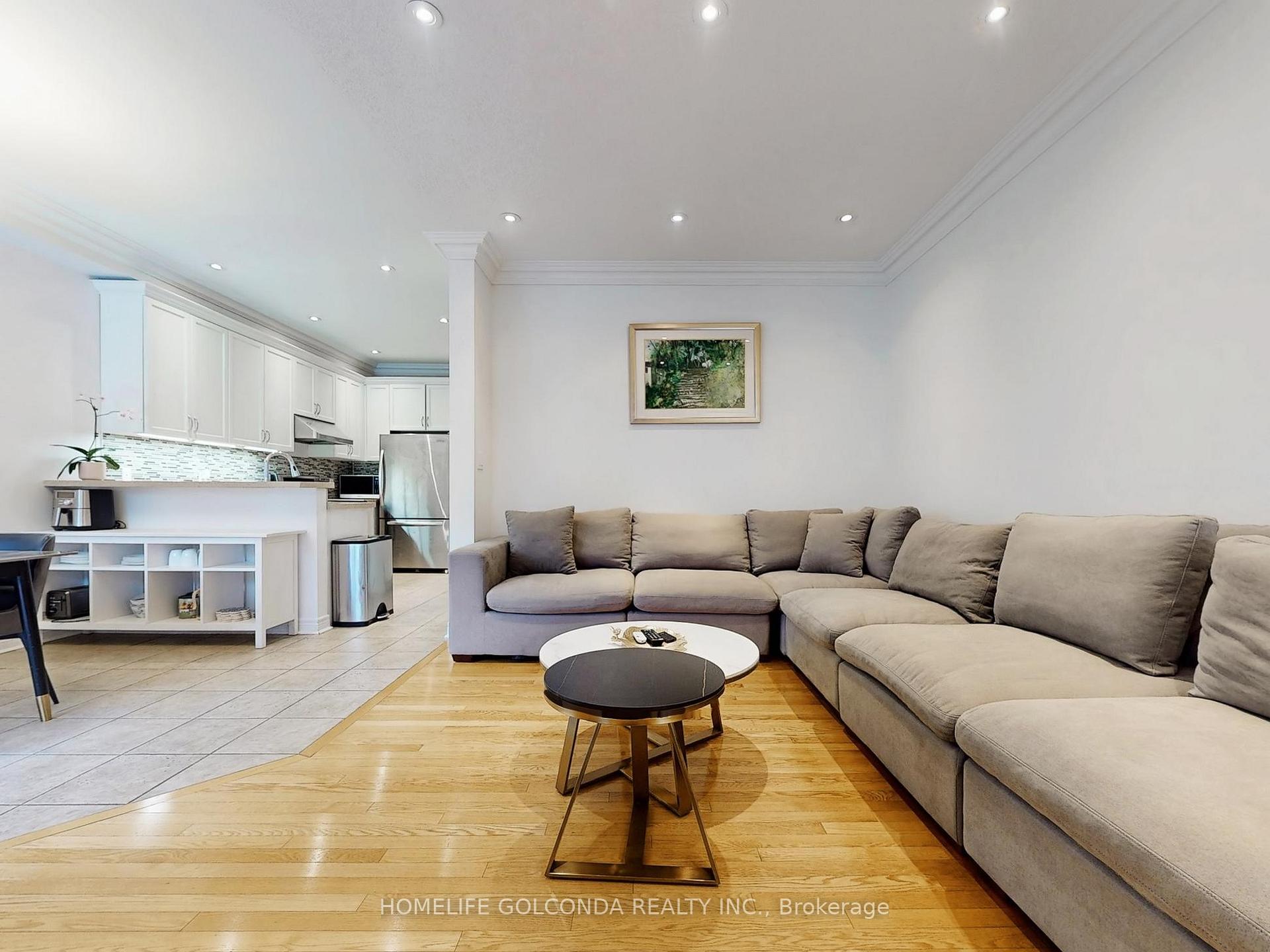 Photo 4 of 12 White Spruce Crescent, Vaughan, Patterson — HOMEH