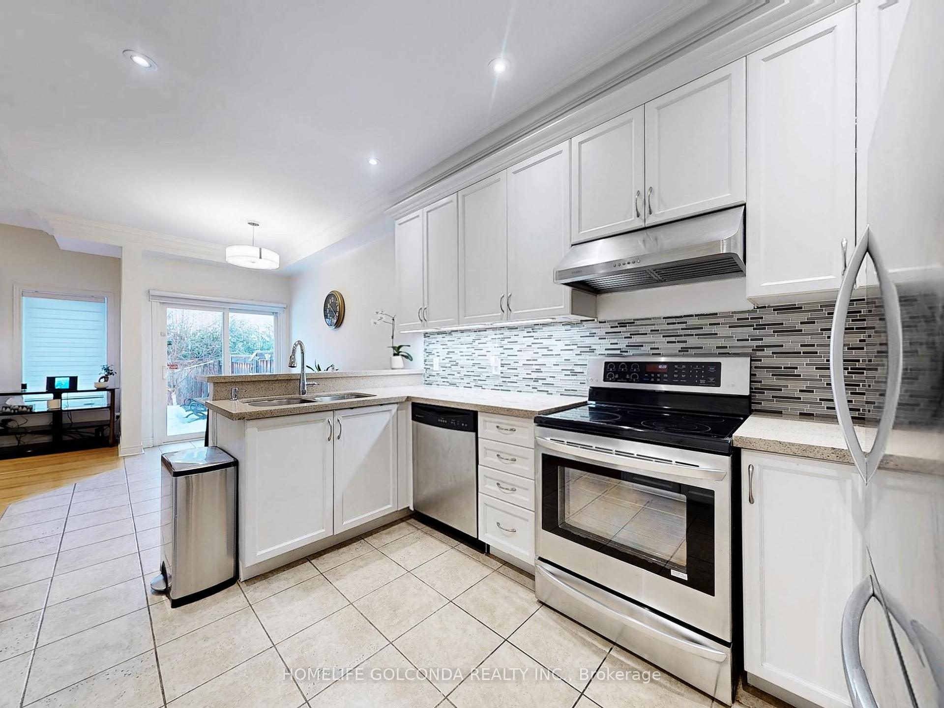 Photo 8 of 12 White Spruce Crescent, Vaughan, Patterson — HOMEH