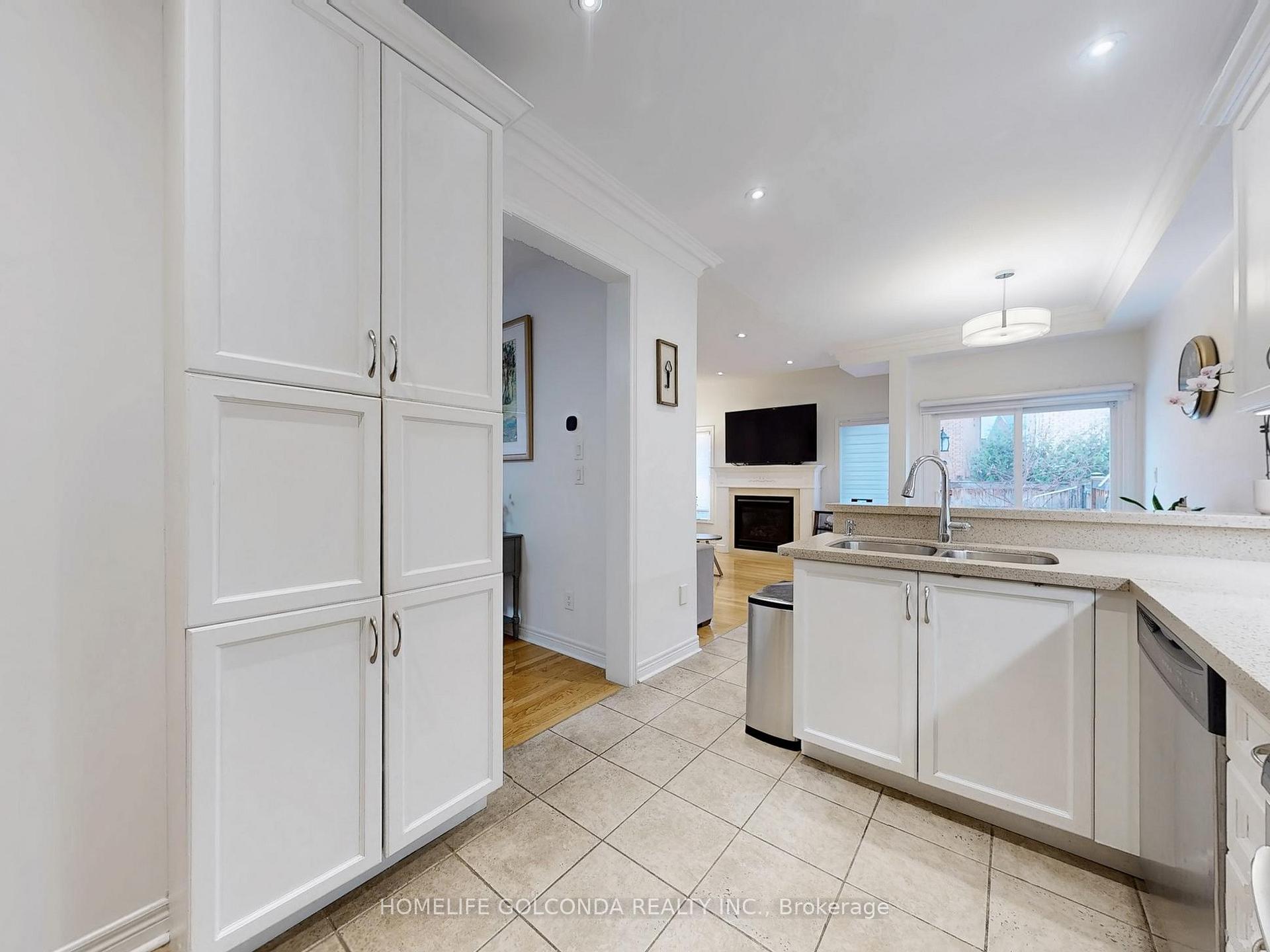 Photo 9 of 12 White Spruce Crescent, Vaughan, Patterson — HOMEH
