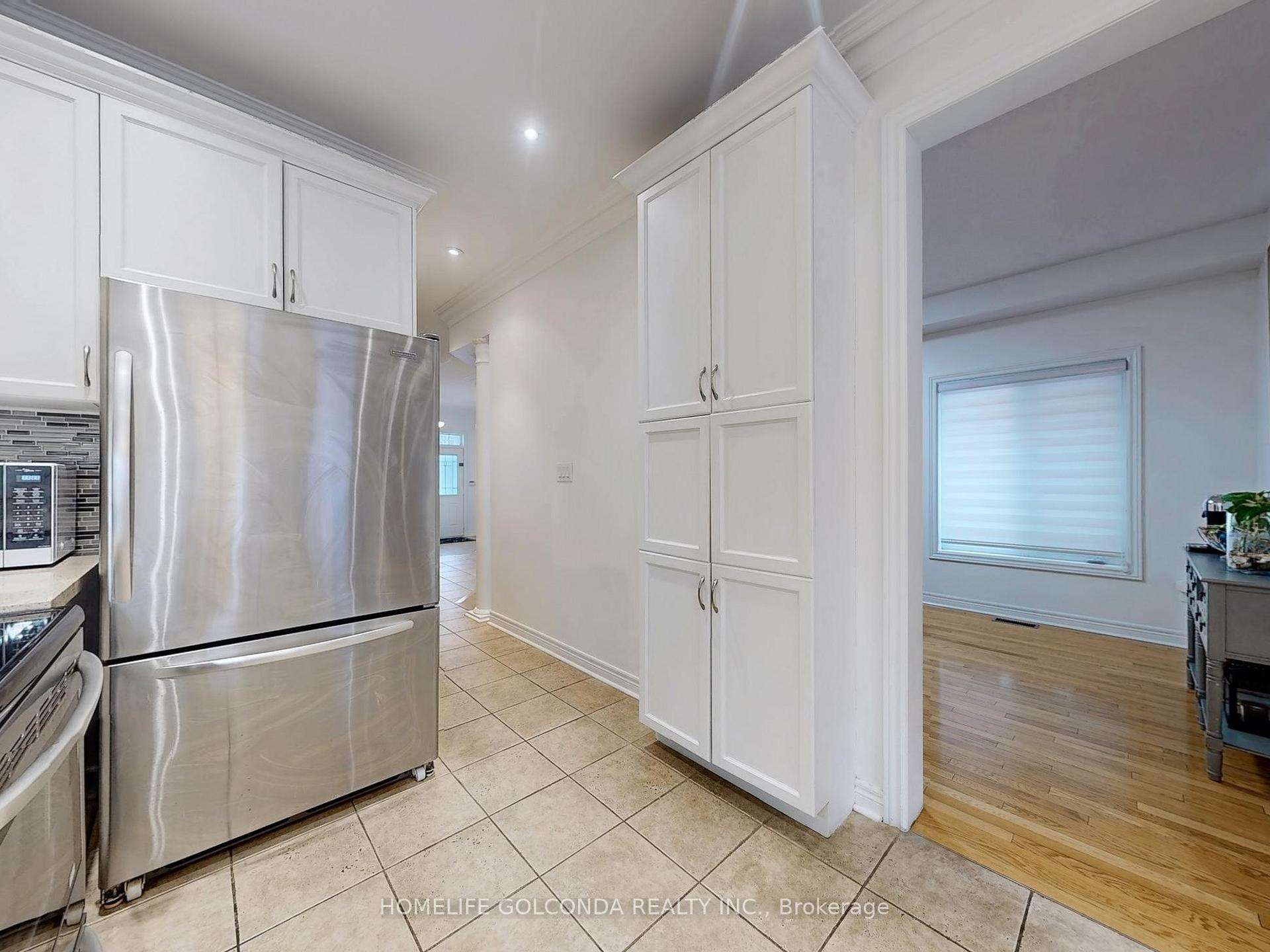 Photo 10 of 12 White Spruce Crescent, Vaughan, Patterson — HOMEH