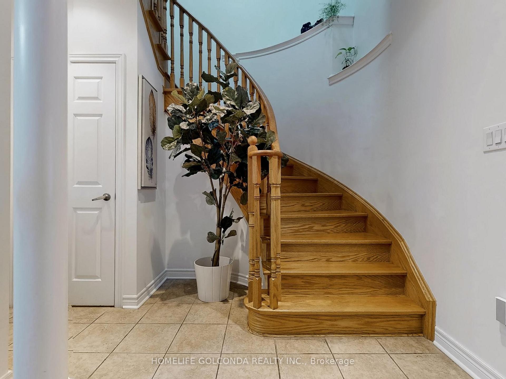 Photo 14 of 12 White Spruce Crescent, Vaughan, Patterson — HOMEH