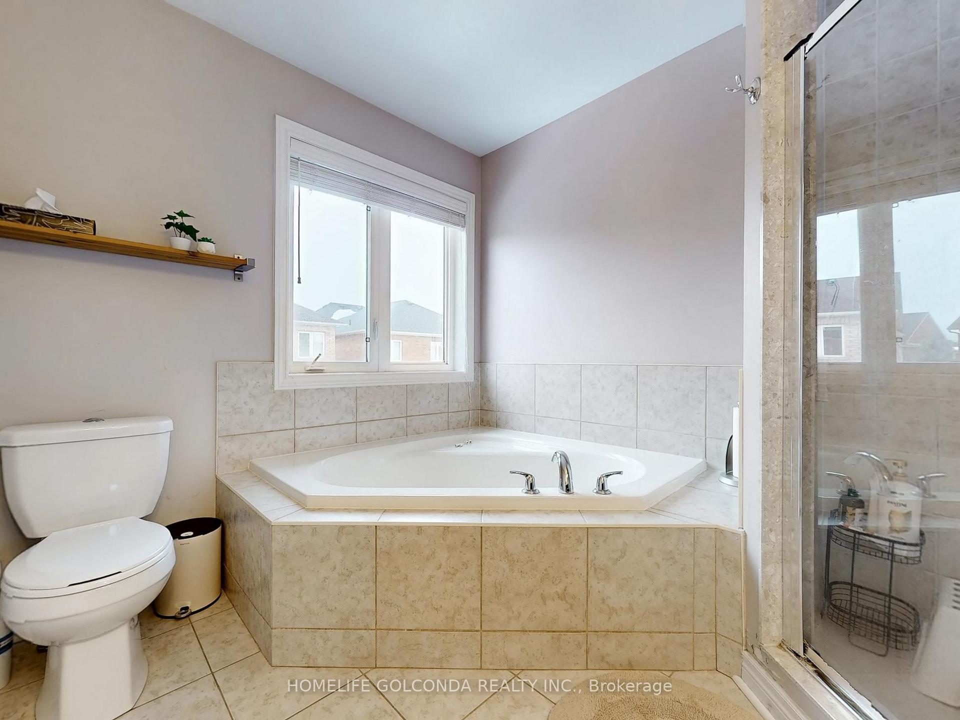 Photo 18 of 12 White Spruce Crescent, Vaughan, Patterson — HOMEH
