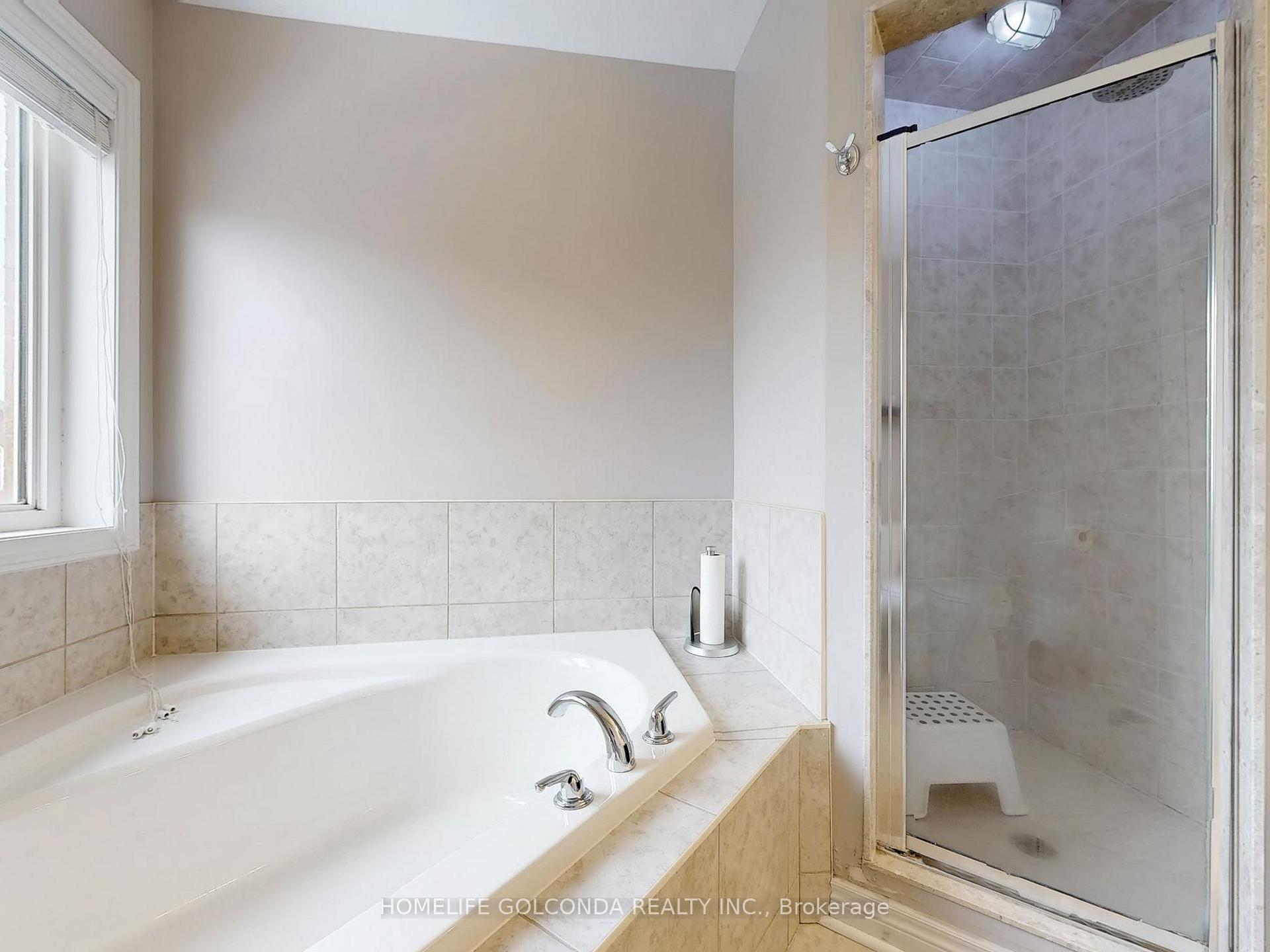 Photo 19 of 12 White Spruce Crescent, Vaughan, Patterson — HOMEH