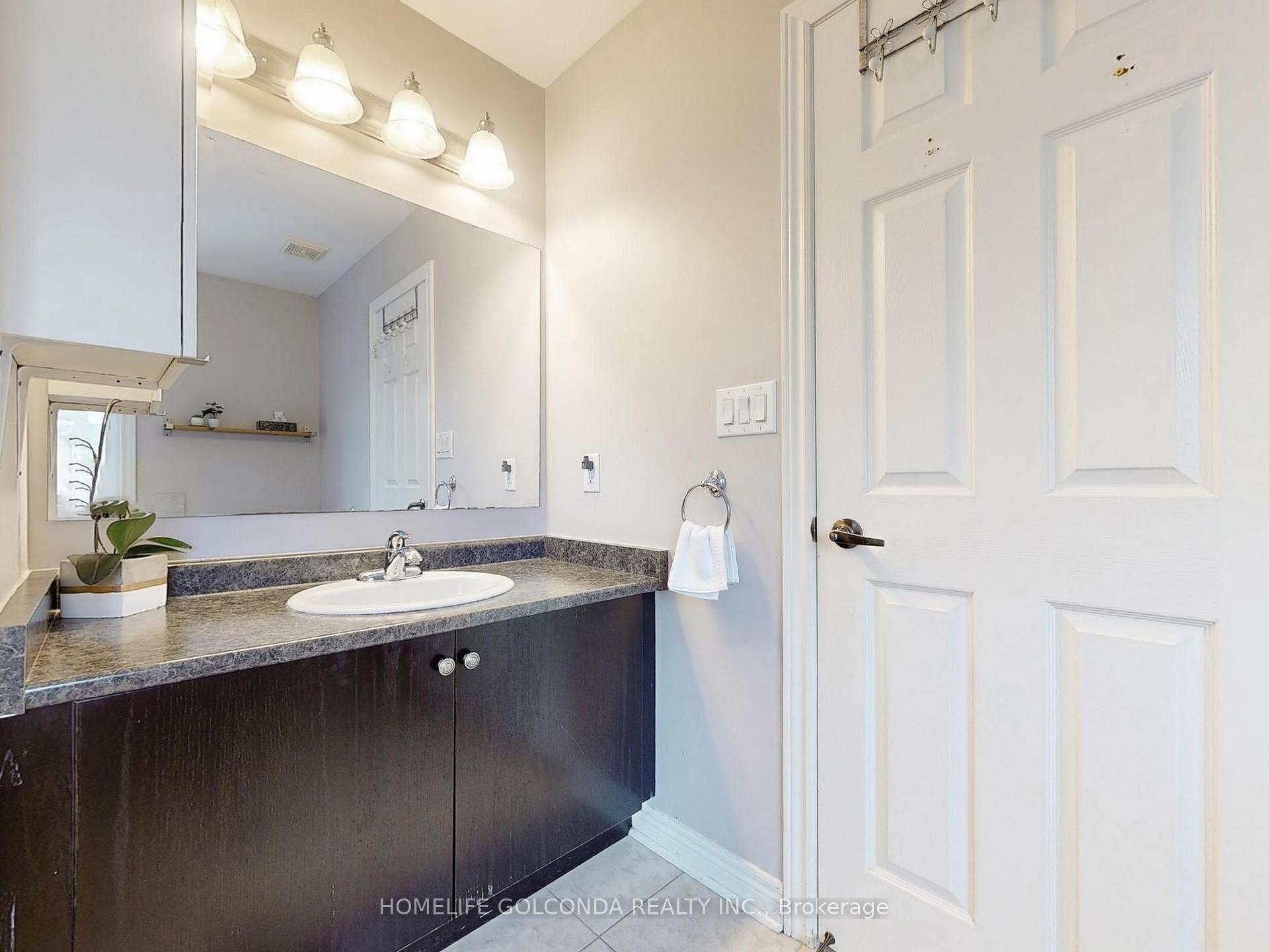 Photo 20 of 12 White Spruce Crescent, Vaughan, Patterson — HOMEH
