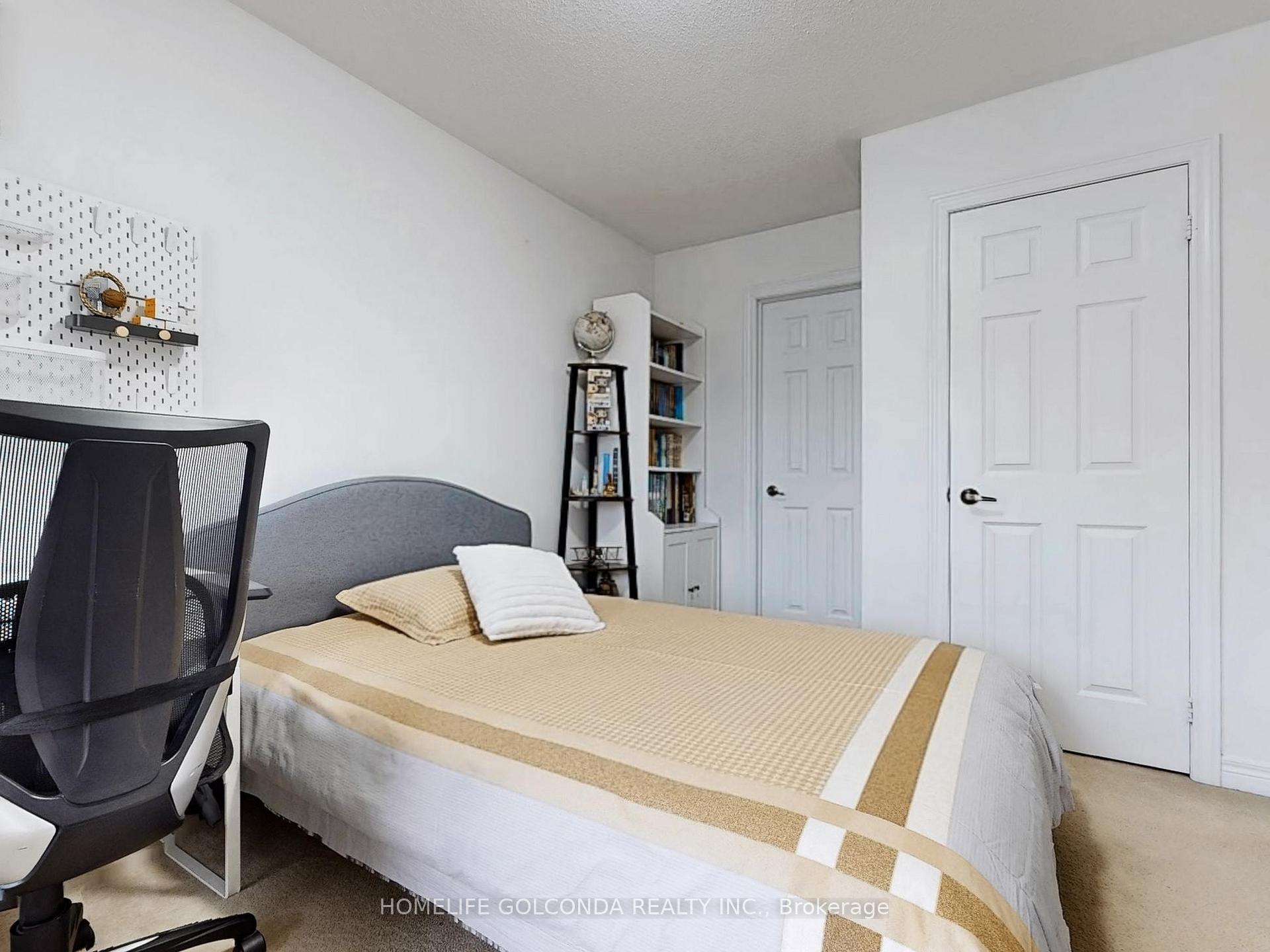 Photo 22 of 12 White Spruce Crescent, Vaughan, Patterson — HOMEH