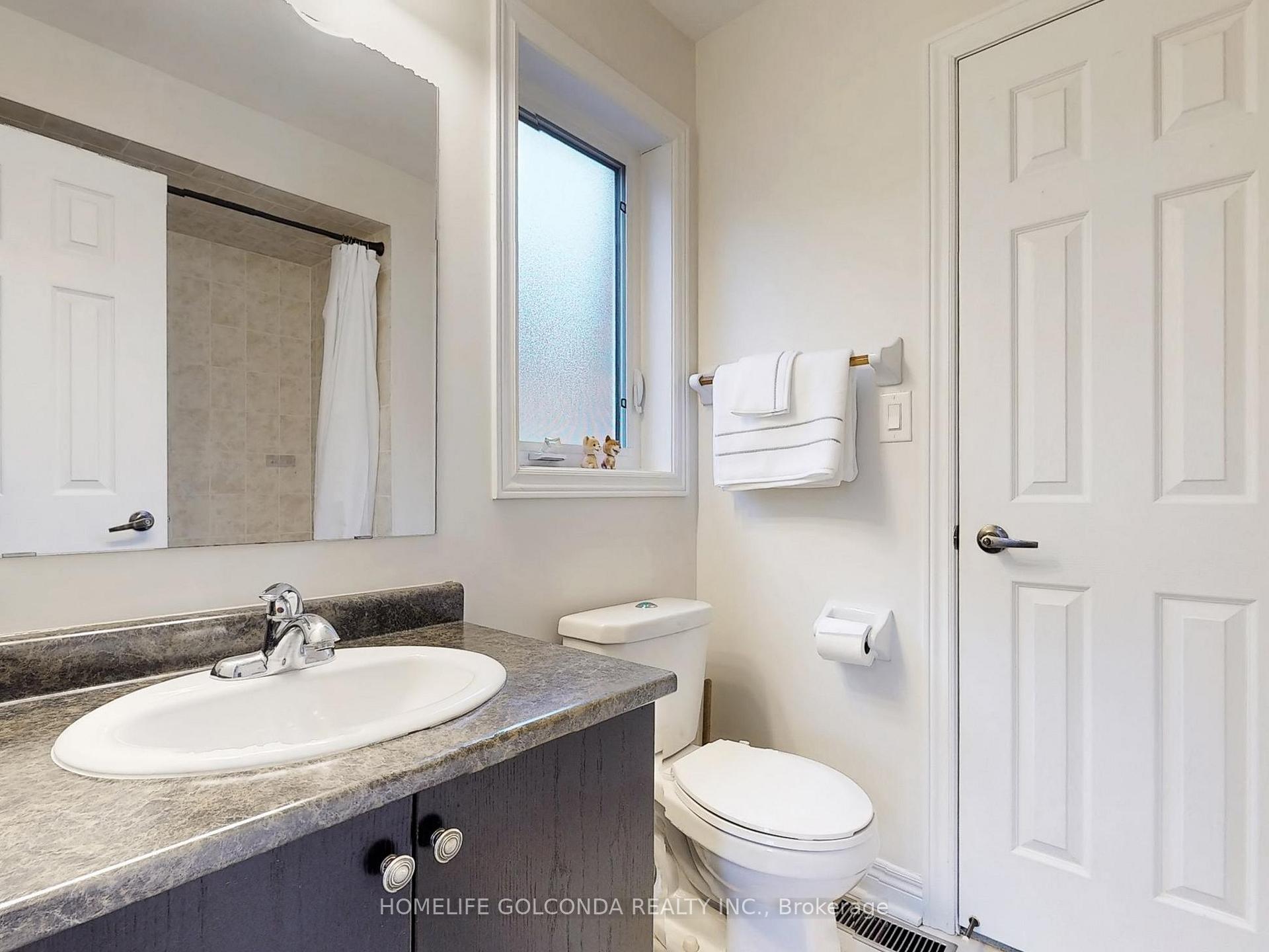 Photo 23 of 12 White Spruce Crescent, Vaughan, Patterson — HOMEH