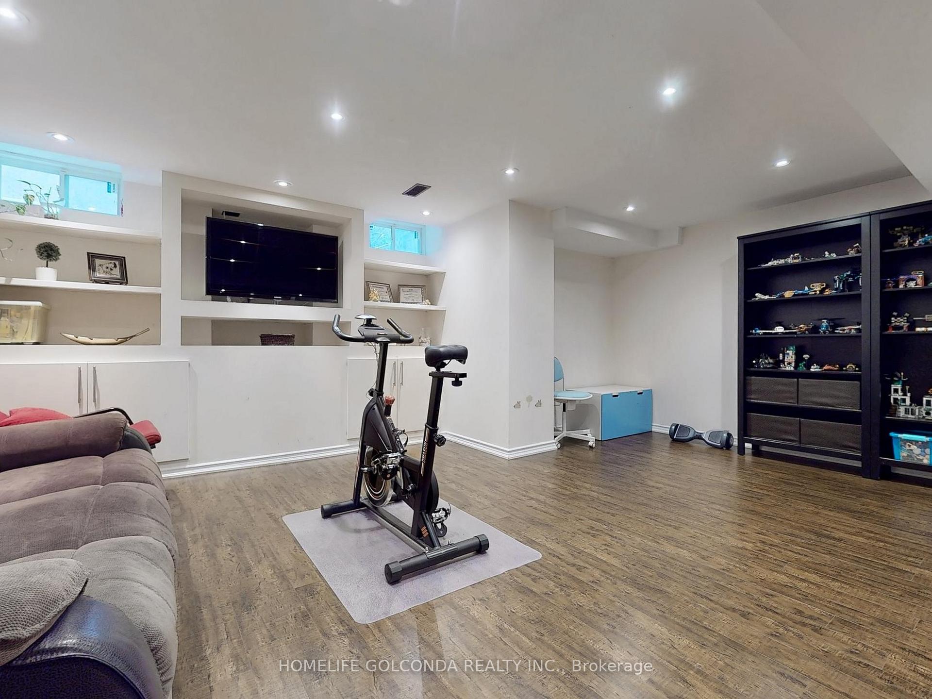 Photo 34 of 12 White Spruce Crescent, Vaughan, Patterson — HOMEH