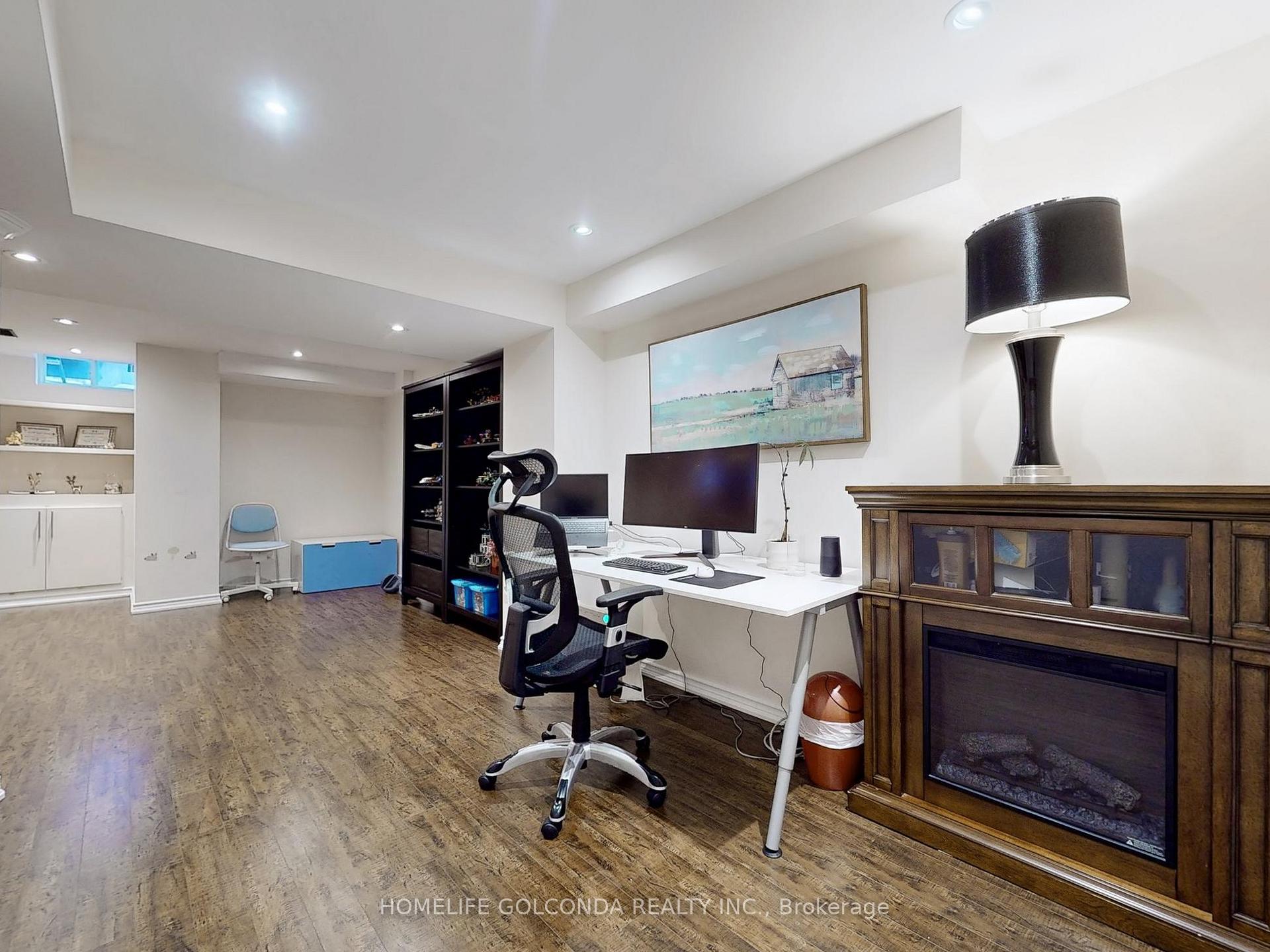 Photo 35 of 12 White Spruce Crescent, Vaughan, Patterson — HOMEH