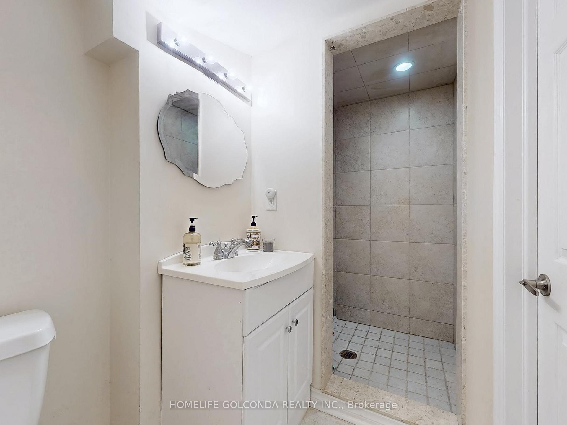 Photo 37 of 12 White Spruce Crescent, Vaughan, Patterson — HOMEH