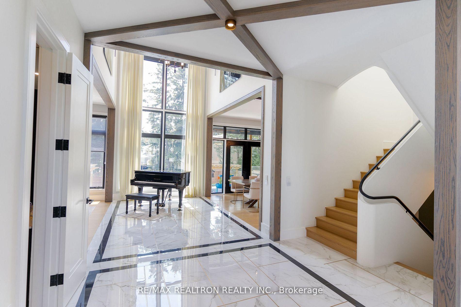 Photo 3 of 17 Malaren Road, Vaughan, Maple — HOMEH