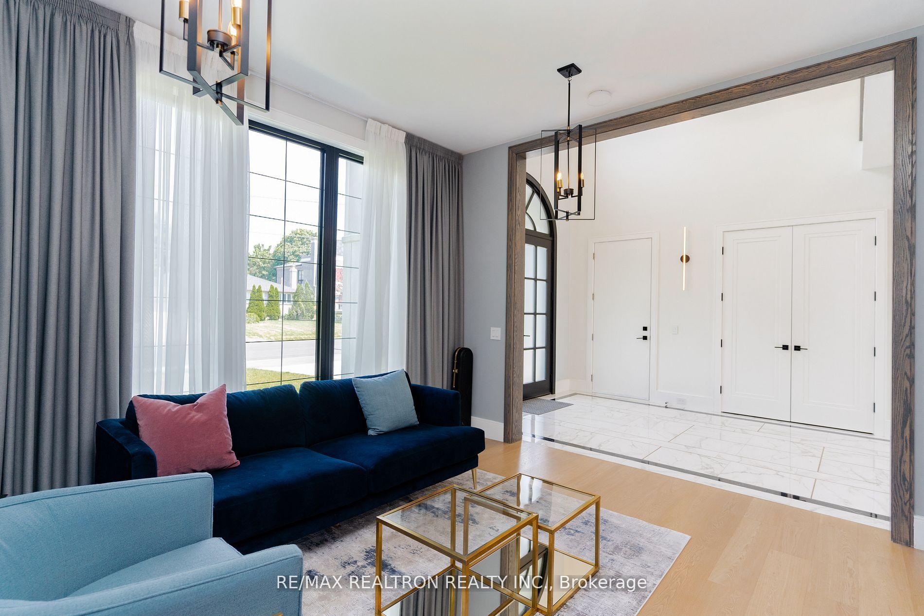 Photo 4 of 17 Malaren Road, Vaughan, Maple — HOMEH