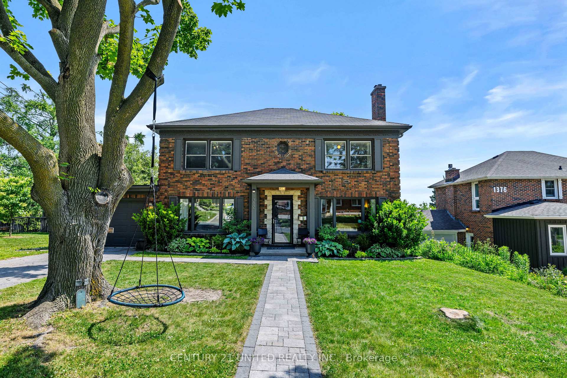 Photo 3 of 1382 Gordon Avenue, Peterborough, Town Ward 3 — HOMEH