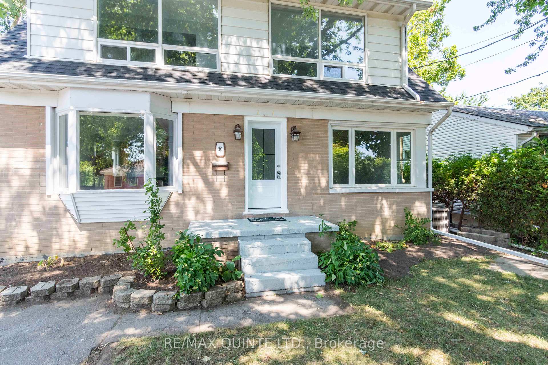 Photo 2 of 30 Southview Avenue, Belleville, Belleville Ward — HOMEH