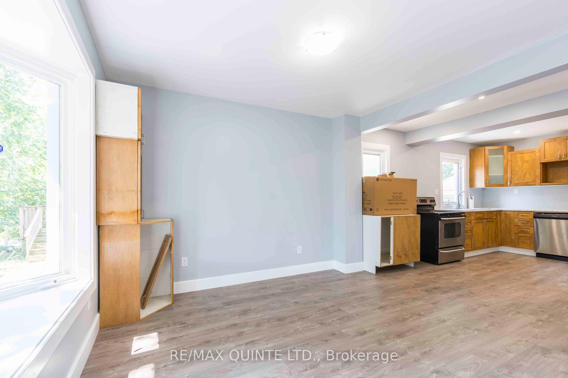 Photo 3 of 30 Southview Avenue, Belleville, Belleville Ward — HOMEH