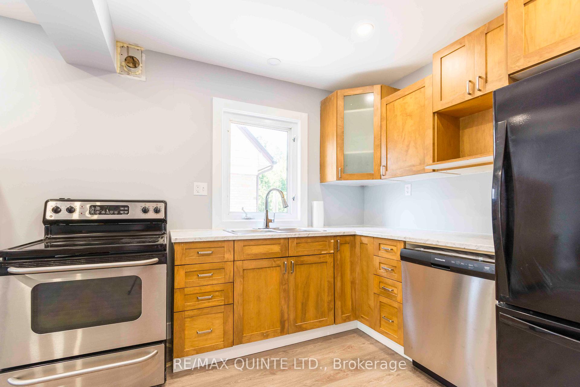Photo 8 of 30 Southview Avenue, Belleville, Belleville Ward — HOMEH