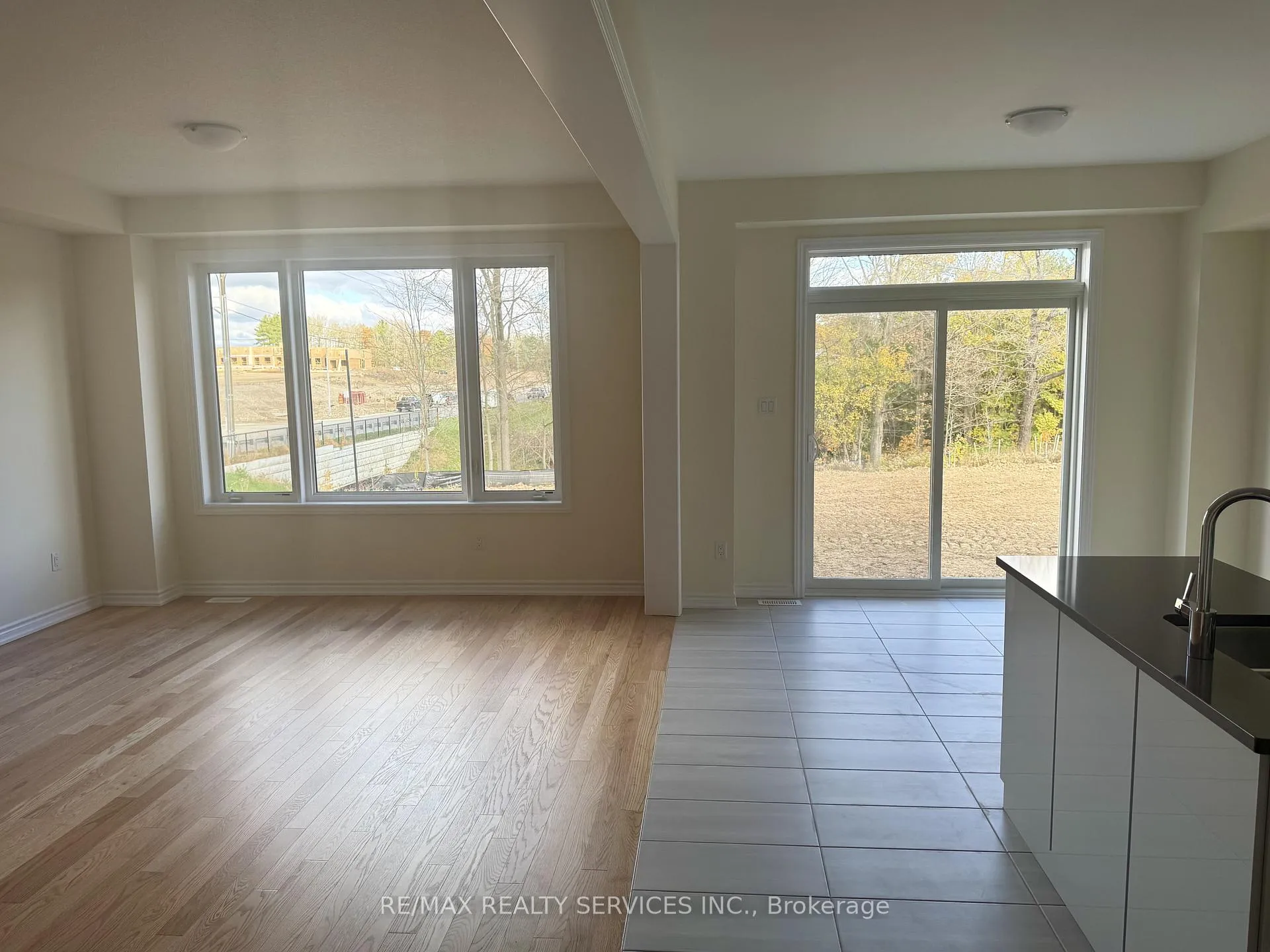 Photo 5 of 4 Gilham Way, Brant, Paris — HOMEH