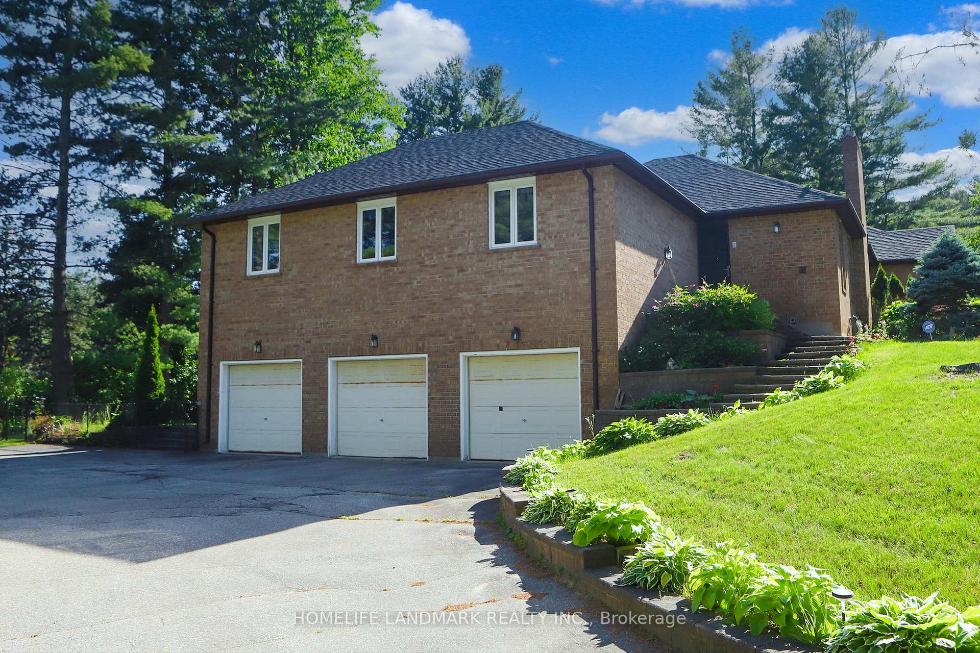 Photo 1 of 11 Marcus Court, Vaughan, Rural Vaughan — HOMEH
