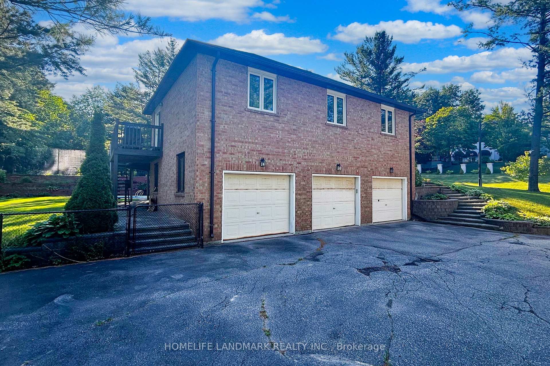 Photo 2 of 11 Marcus Court, Vaughan, Rural Vaughan — HOMEH