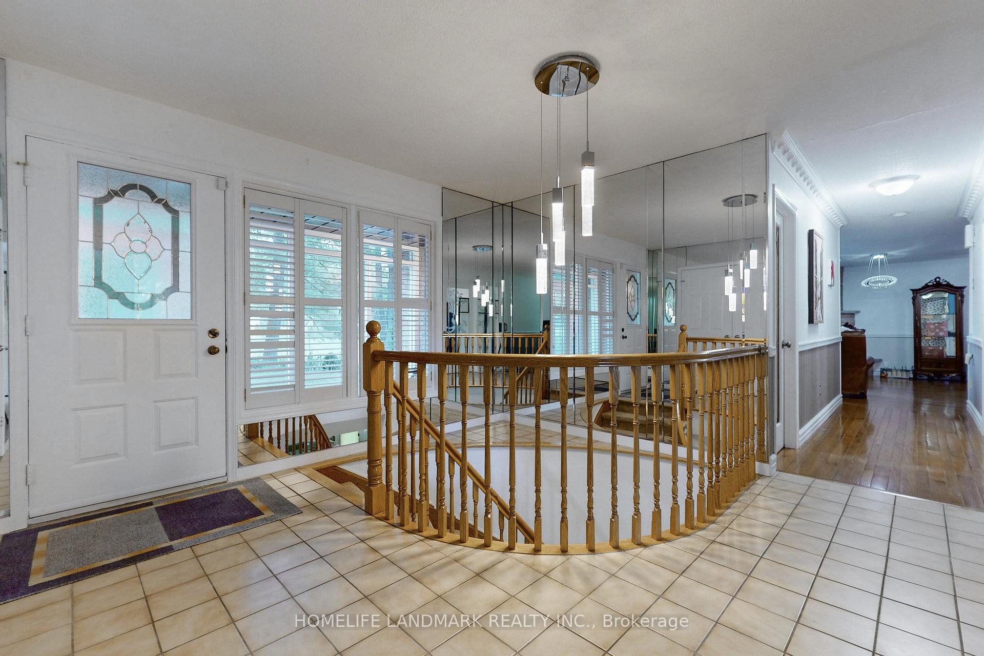 Photo 5 of 11 Marcus Court, Vaughan, Rural Vaughan — HOMEH