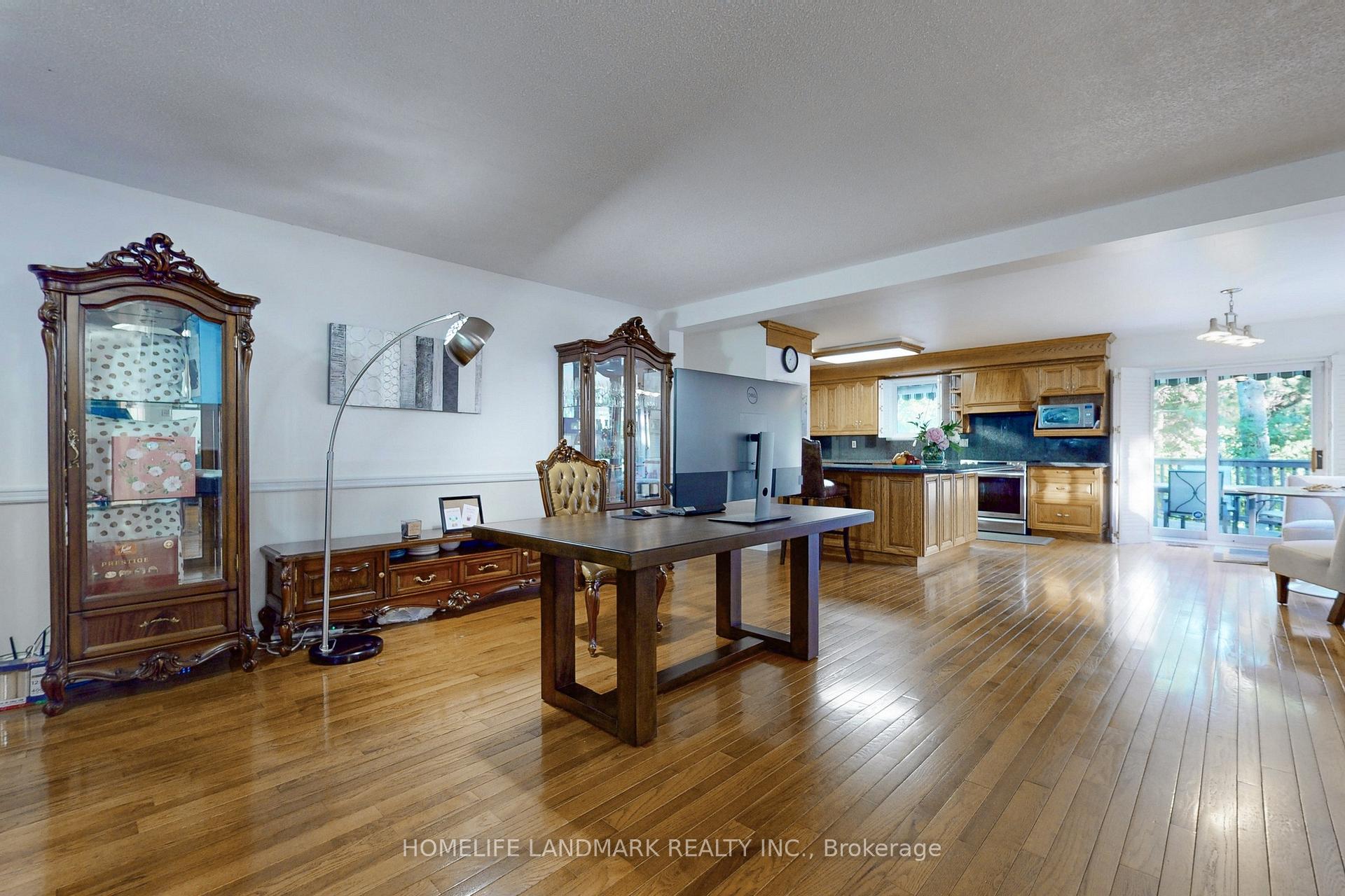 Photo 8 of 11 Marcus Court, Vaughan, Rural Vaughan — HOMEH
