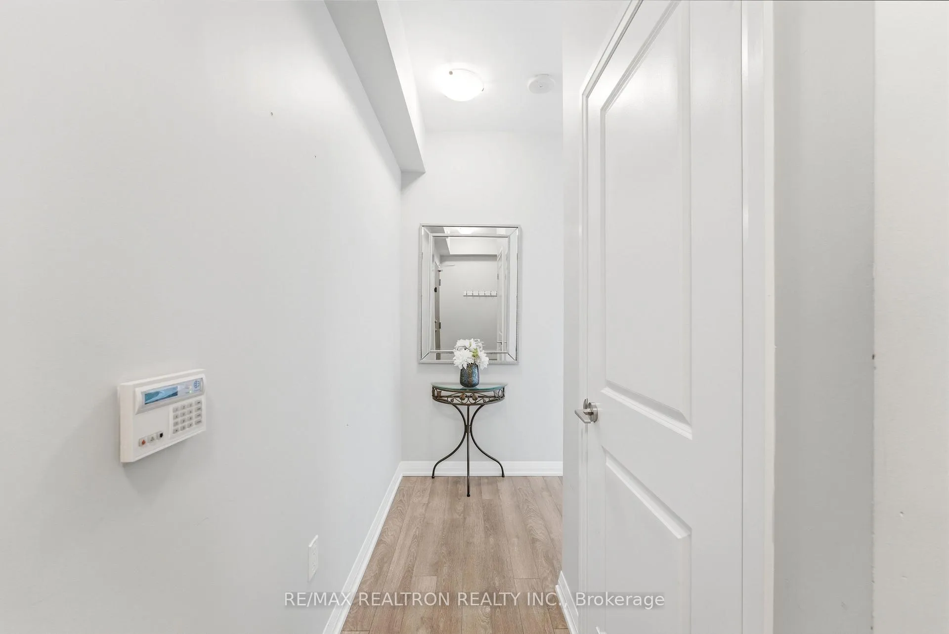 Photo 6 of Unit 305, 99 Eagle Rock Way, Vaughan, Rural Vaughan — HOMEH