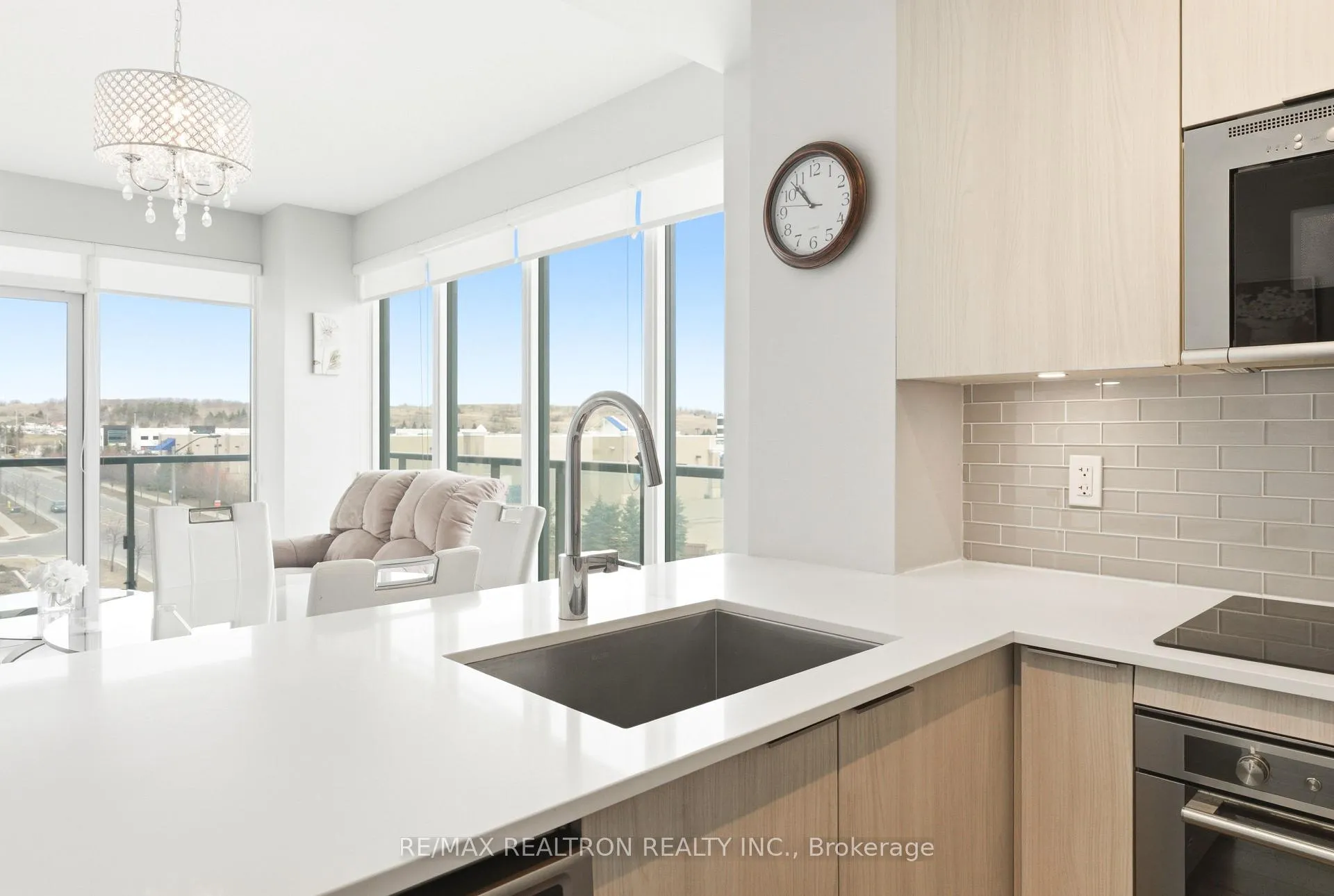 Photo 8 of Unit 305, 99 Eagle Rock Way, Vaughan, Rural Vaughan — HOMEH