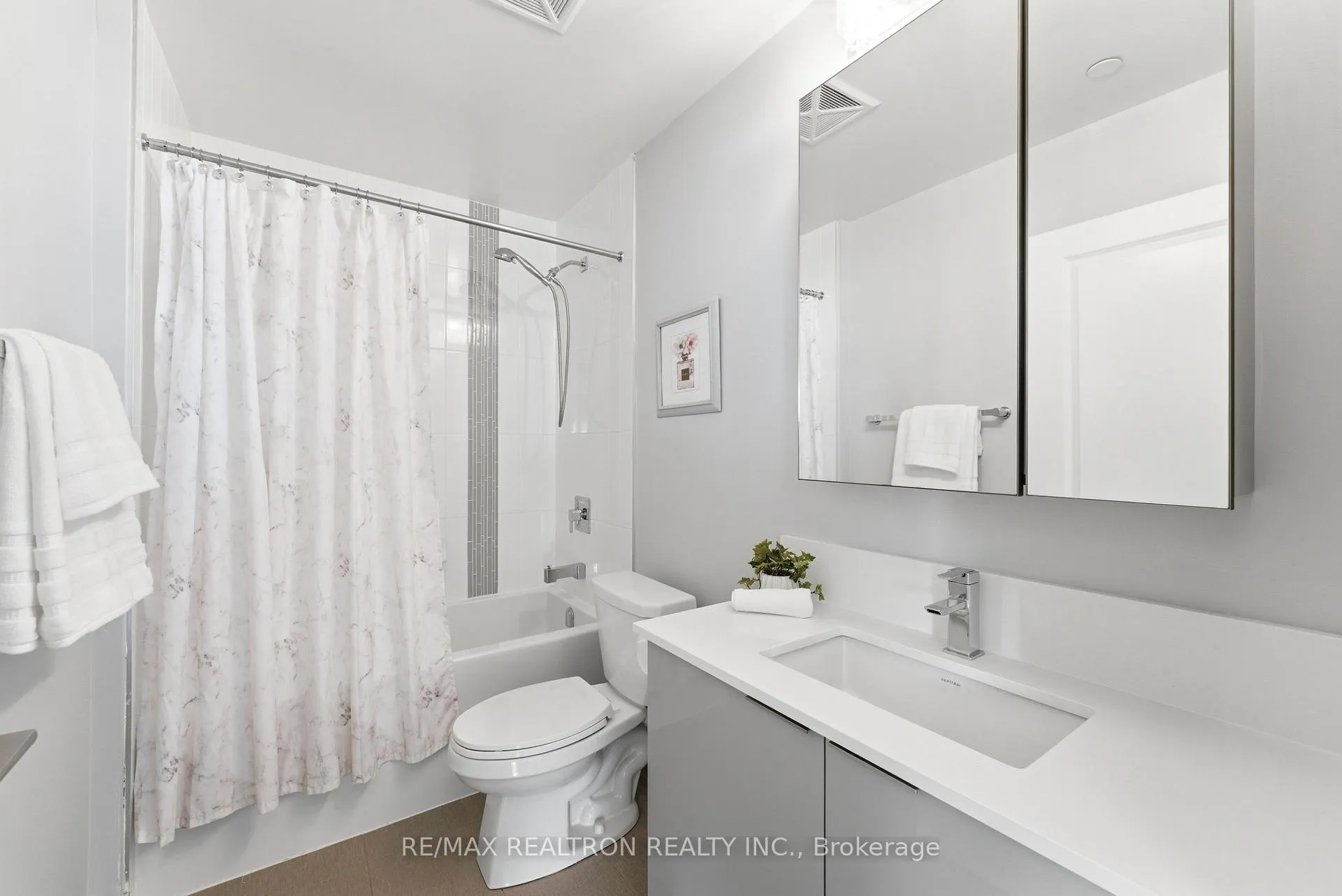Photo 23 of Unit 305, 99 Eagle Rock Way, Vaughan, Rural Vaughan — HOMEH